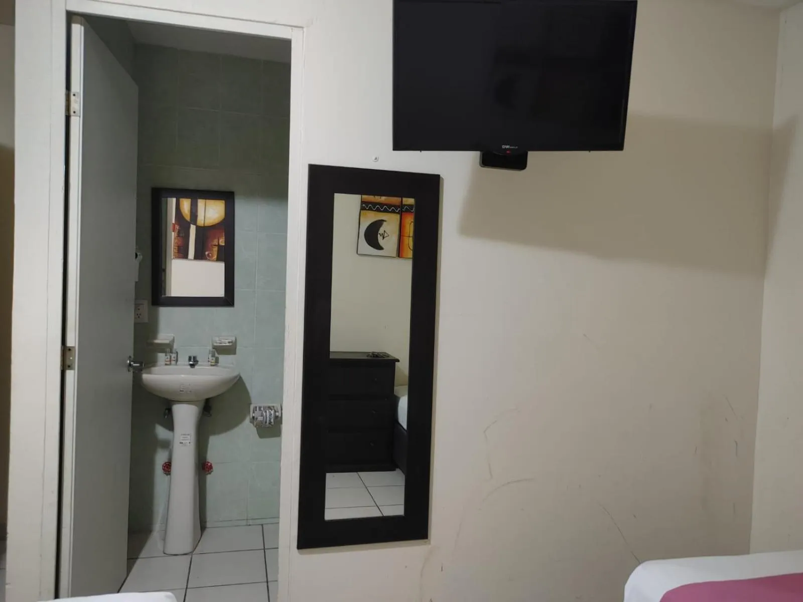 TV and multimedia in Hotel Tradicional Savaro SA de CV