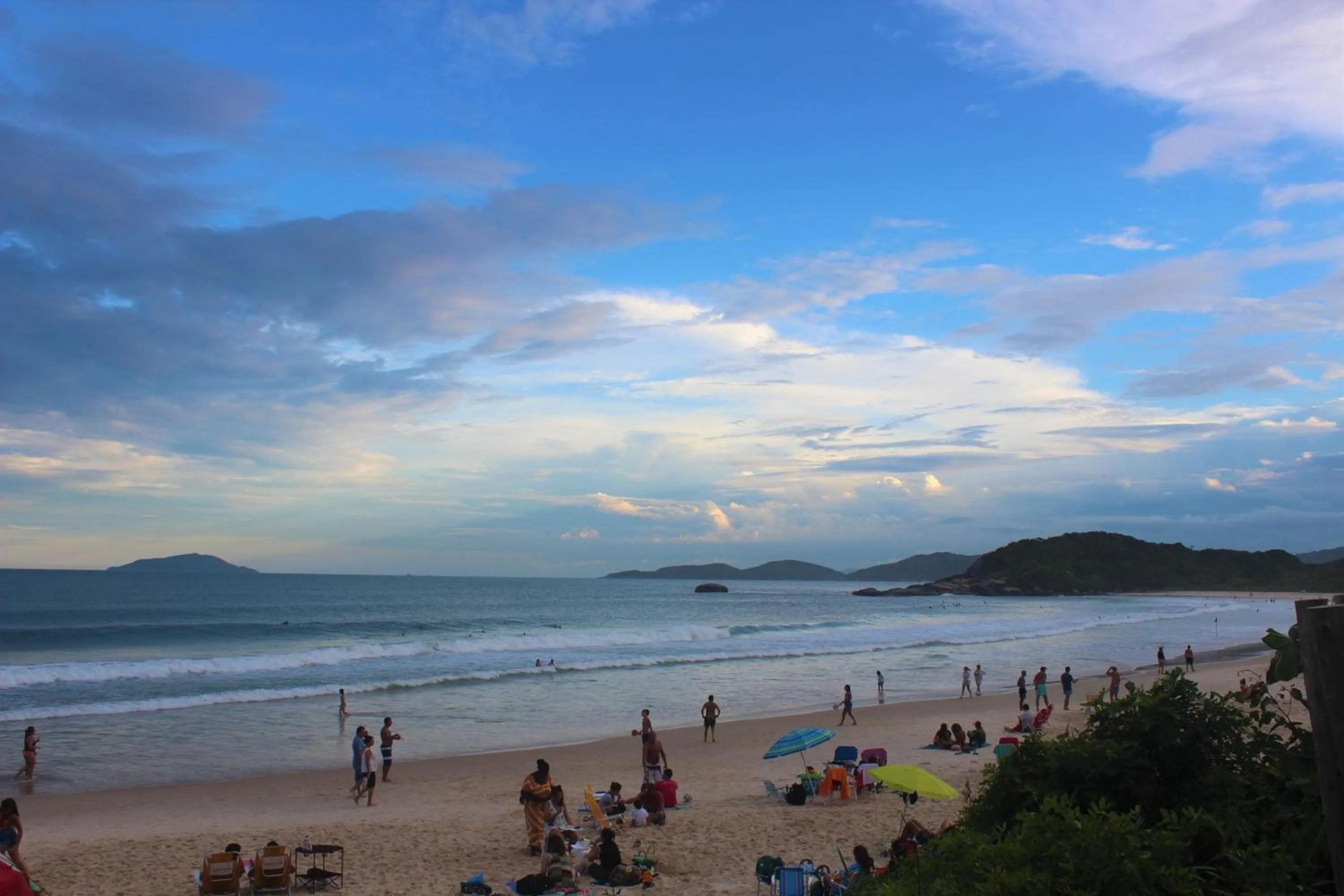 People in Hotel Bela Onda