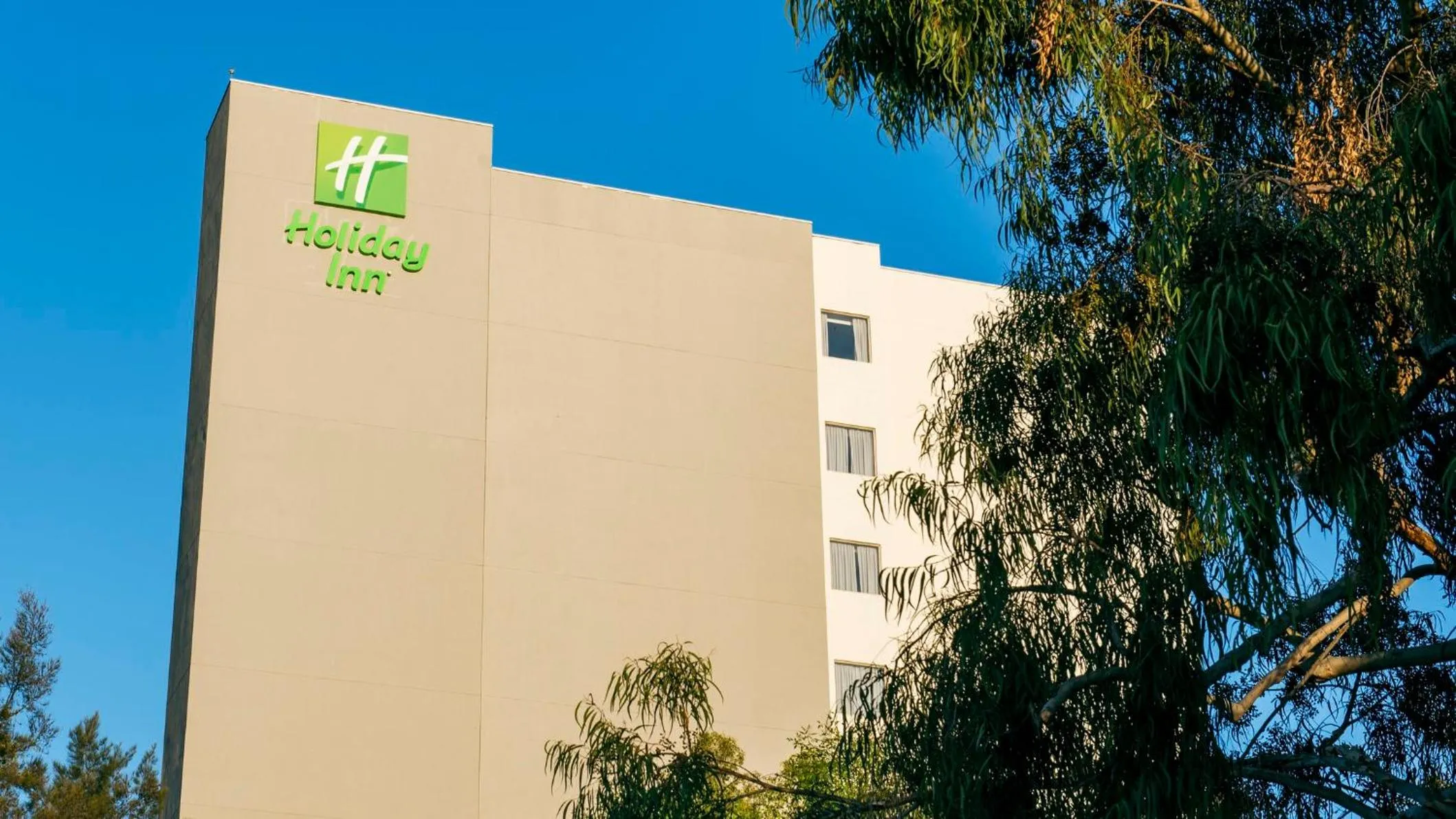 Property building in Holiday Inn Guadalajara Patria-Universidad by IHG