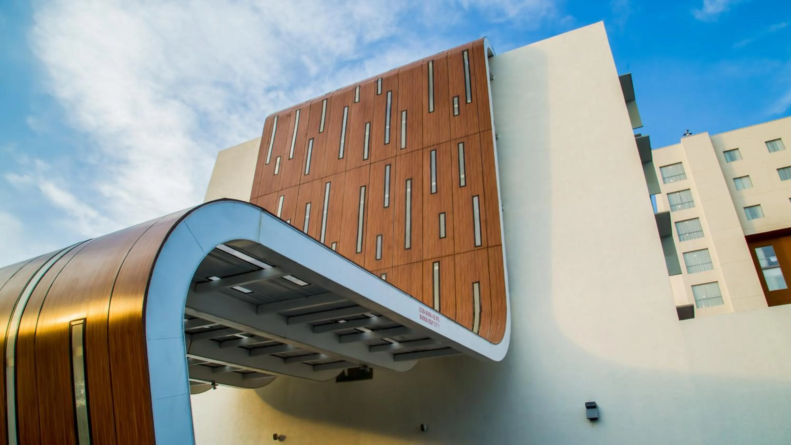 Property building in Holiday Inn Guadalajara Patria-Universidad by IHG