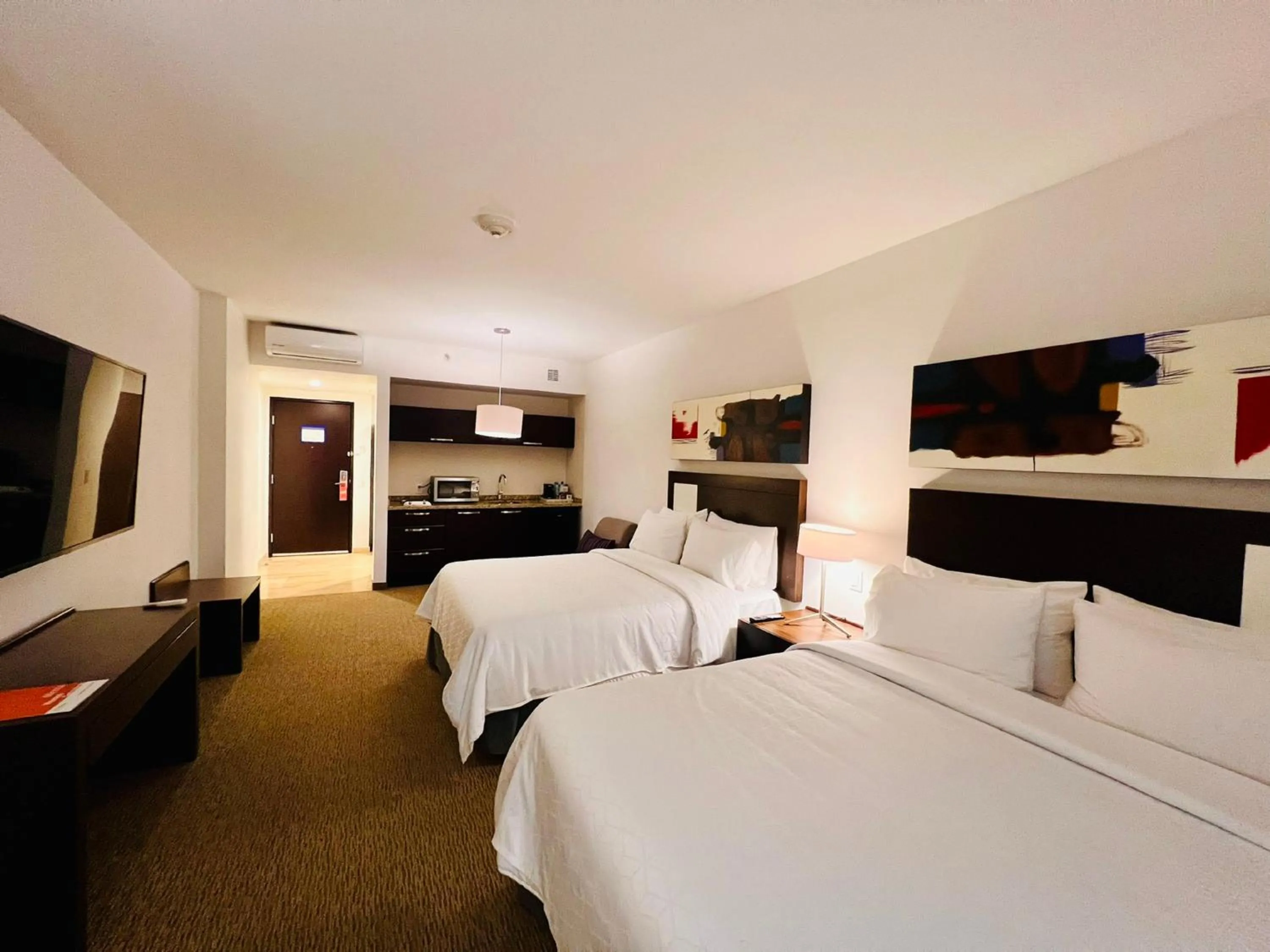 Photo of the whole room, Bed in Holiday Inn Guadalajara Patria-Universidad by IHG