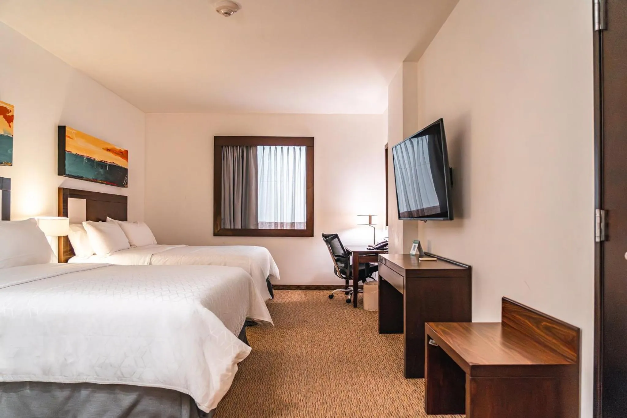 Photo of the whole room, Bed in Holiday Inn Guadalajara Patria-Universidad by IHG