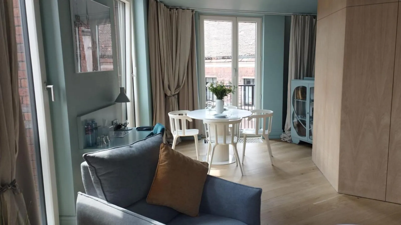 Dining area in Redstone Apartments