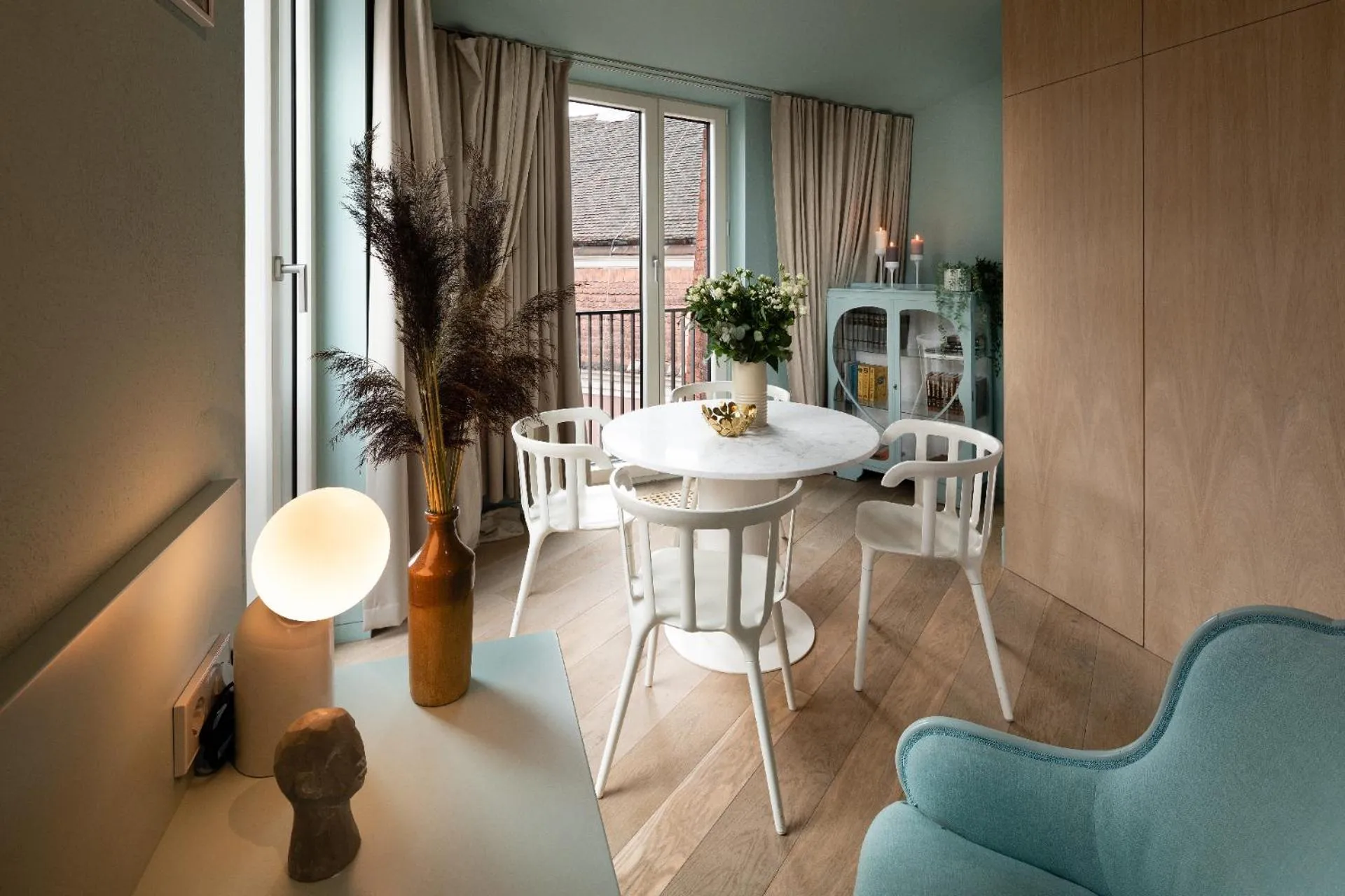 Living room in Redstone Apartments