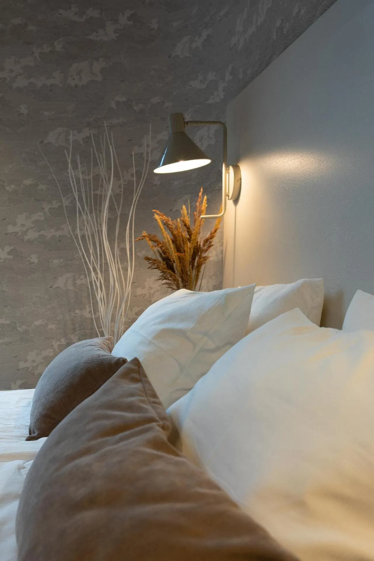 Decorative detail, Bed in Redstone Apartments