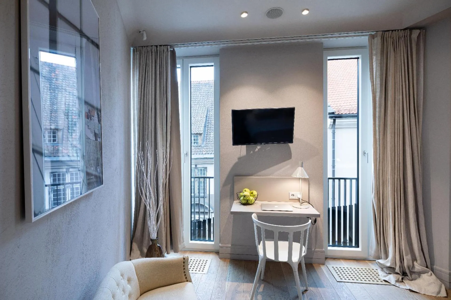 TV and multimedia in Redstone Apartments