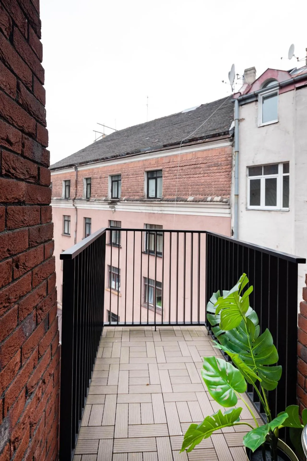 Balcony/Terrace in Redstone Apartments