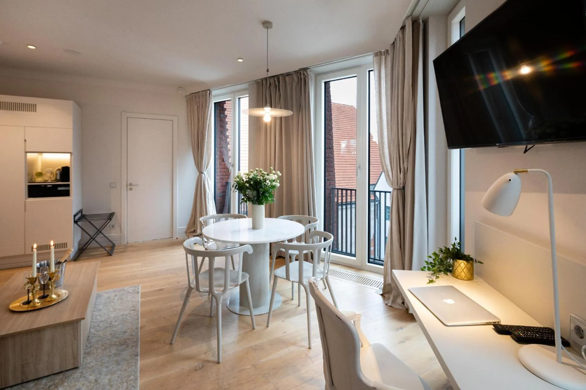 TV and multimedia in Redstone Apartments