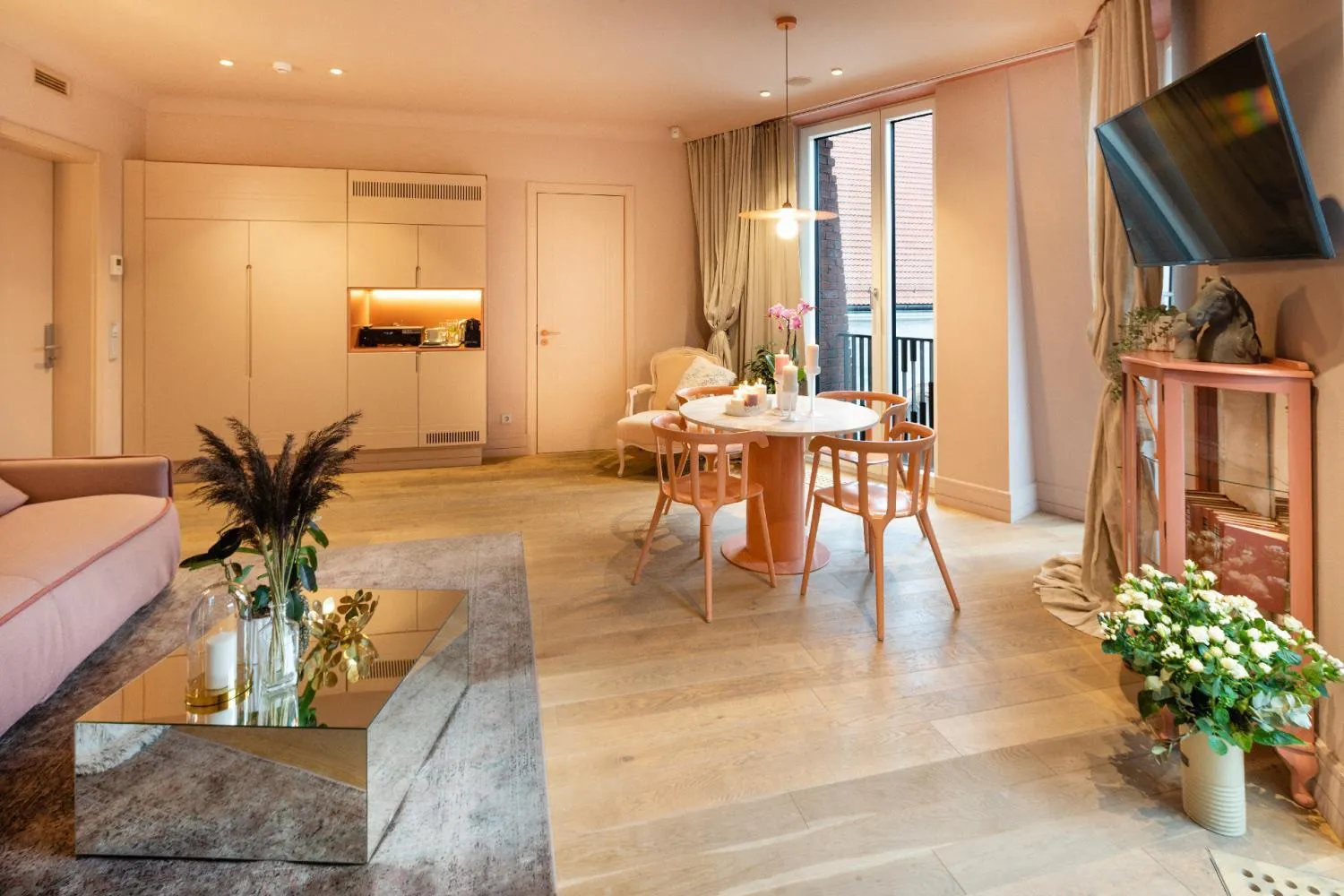 TV and multimedia in Redstone Apartments