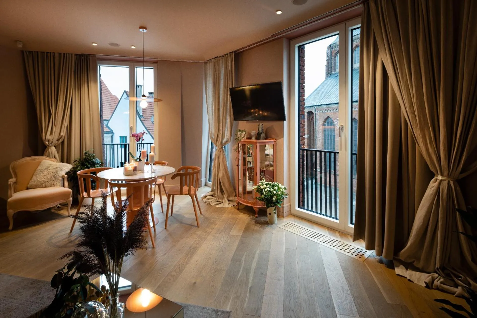 TV and multimedia in Redstone Apartments