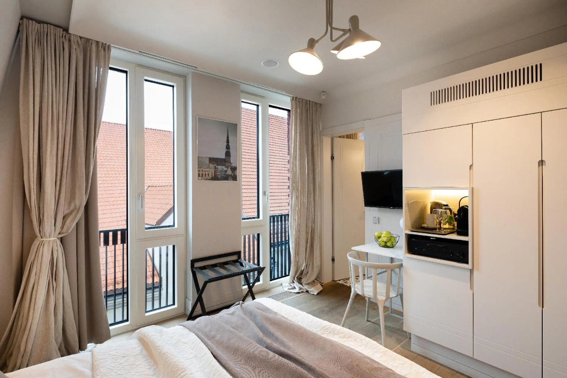 TV and multimedia, Bed in Redstone Apartments