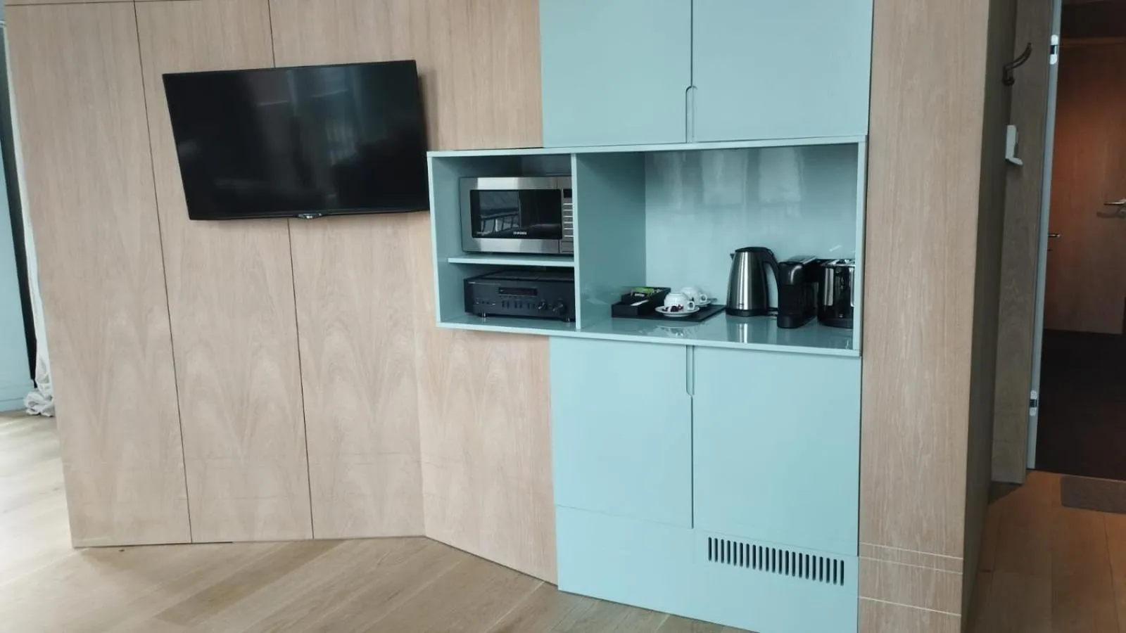 Coffee/tea facilities in Redstone Apartments