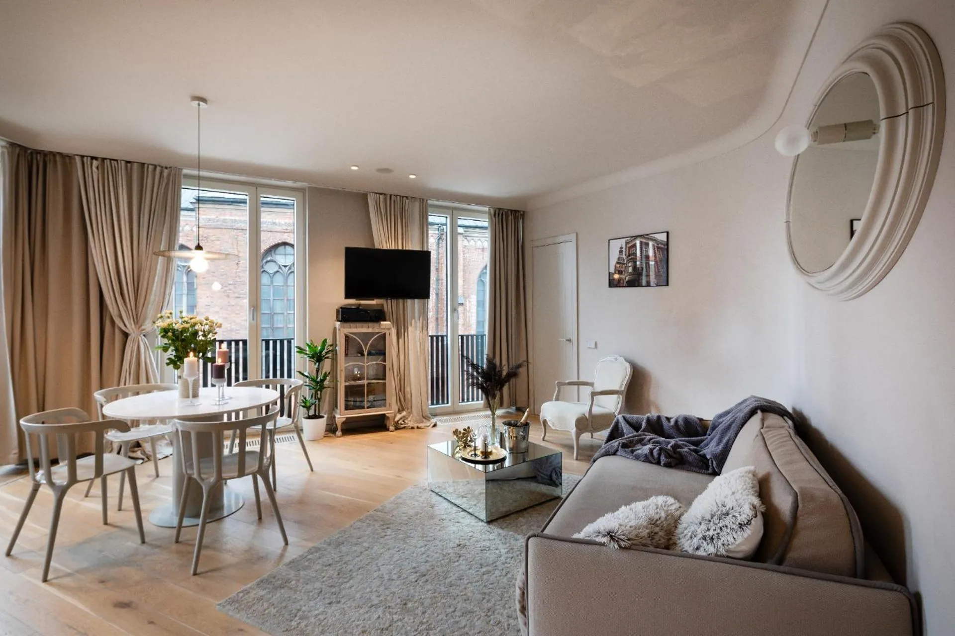 TV and multimedia in Redstone Apartments