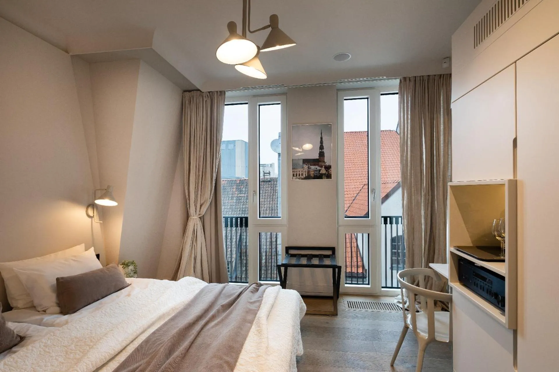 Photo of the whole room, Bed in Redstone Apartments