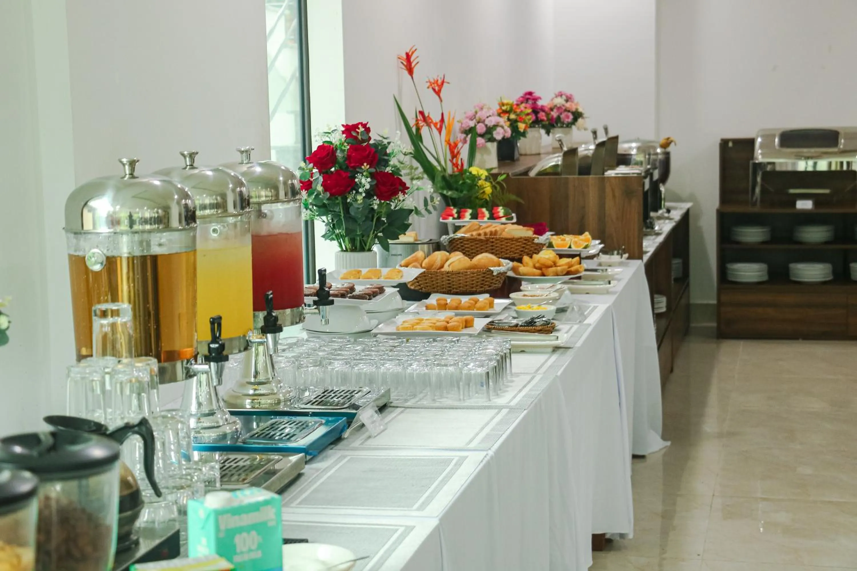 Food and drinks in NIGHT SEA HOTEL