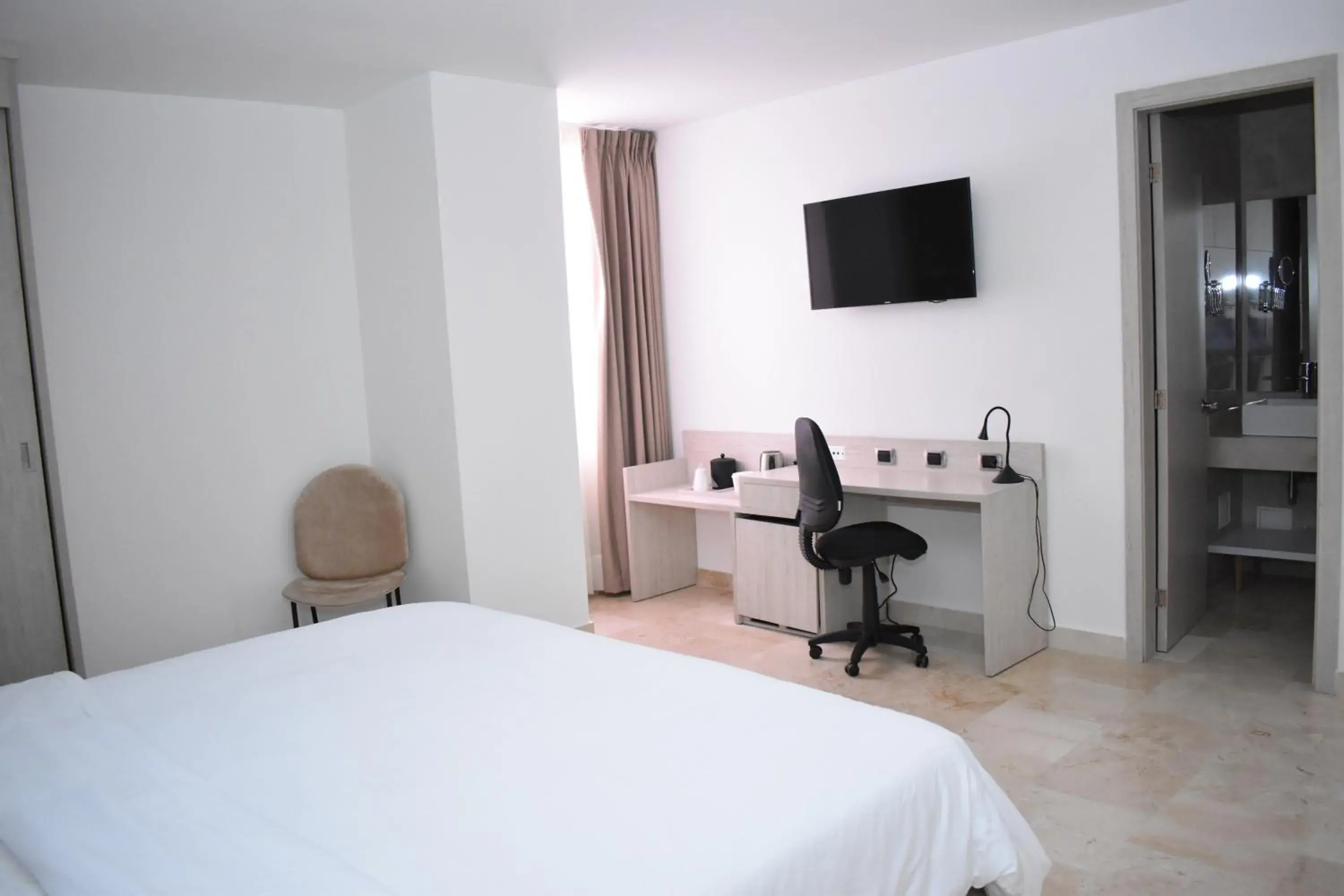 Kitchen or kitchenette, Bed in Radisson Diamond Barranquilla Kitchen or kitchenette, Bed in Radisson Diamond Barranquilla