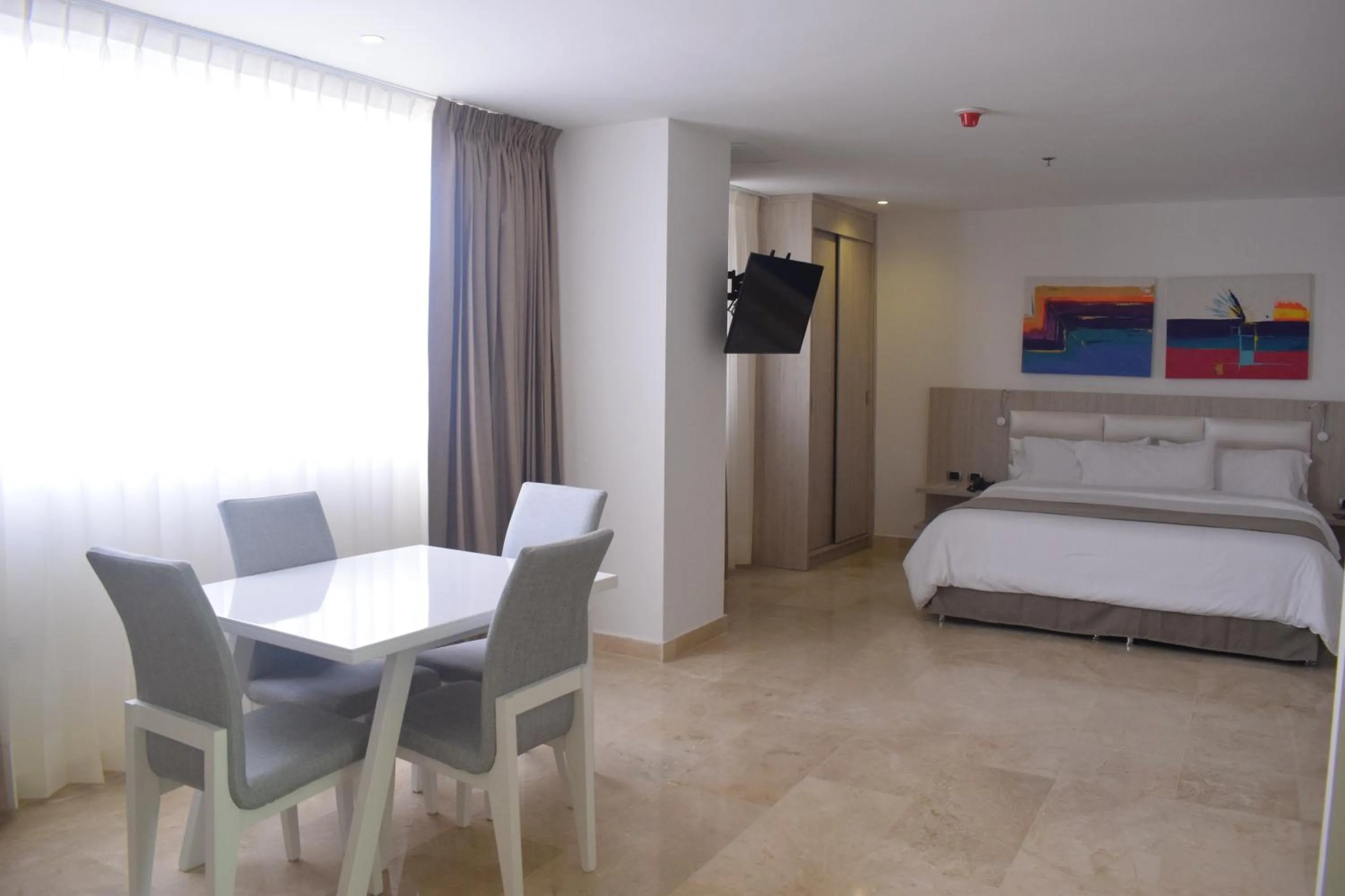 Food, Bed in Radisson Diamond Barranquilla