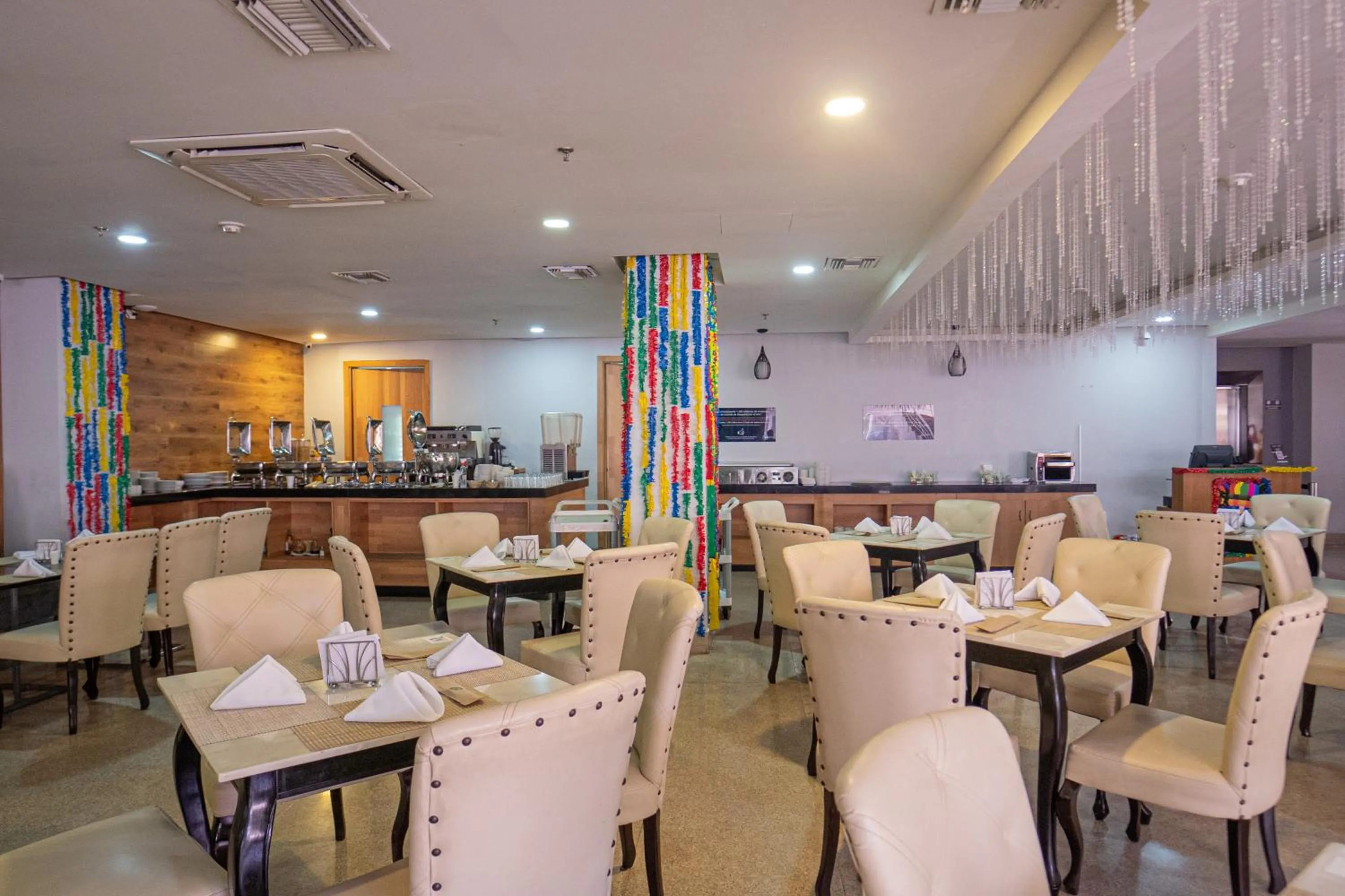 Restaurant/places to eat in Radisson Diamond Barranquilla