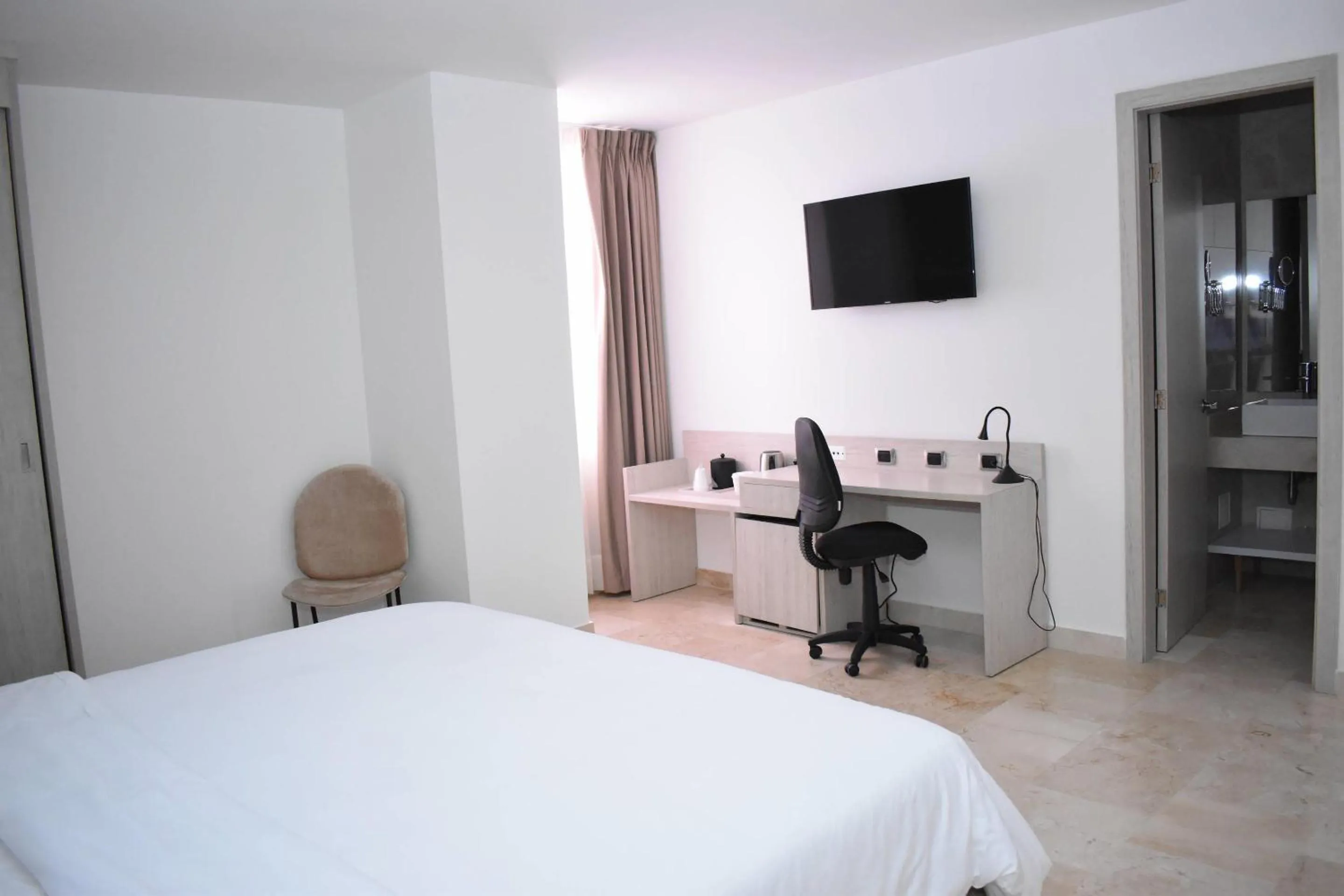 Bedroom, Bed in Radisson Diamond Barranquilla