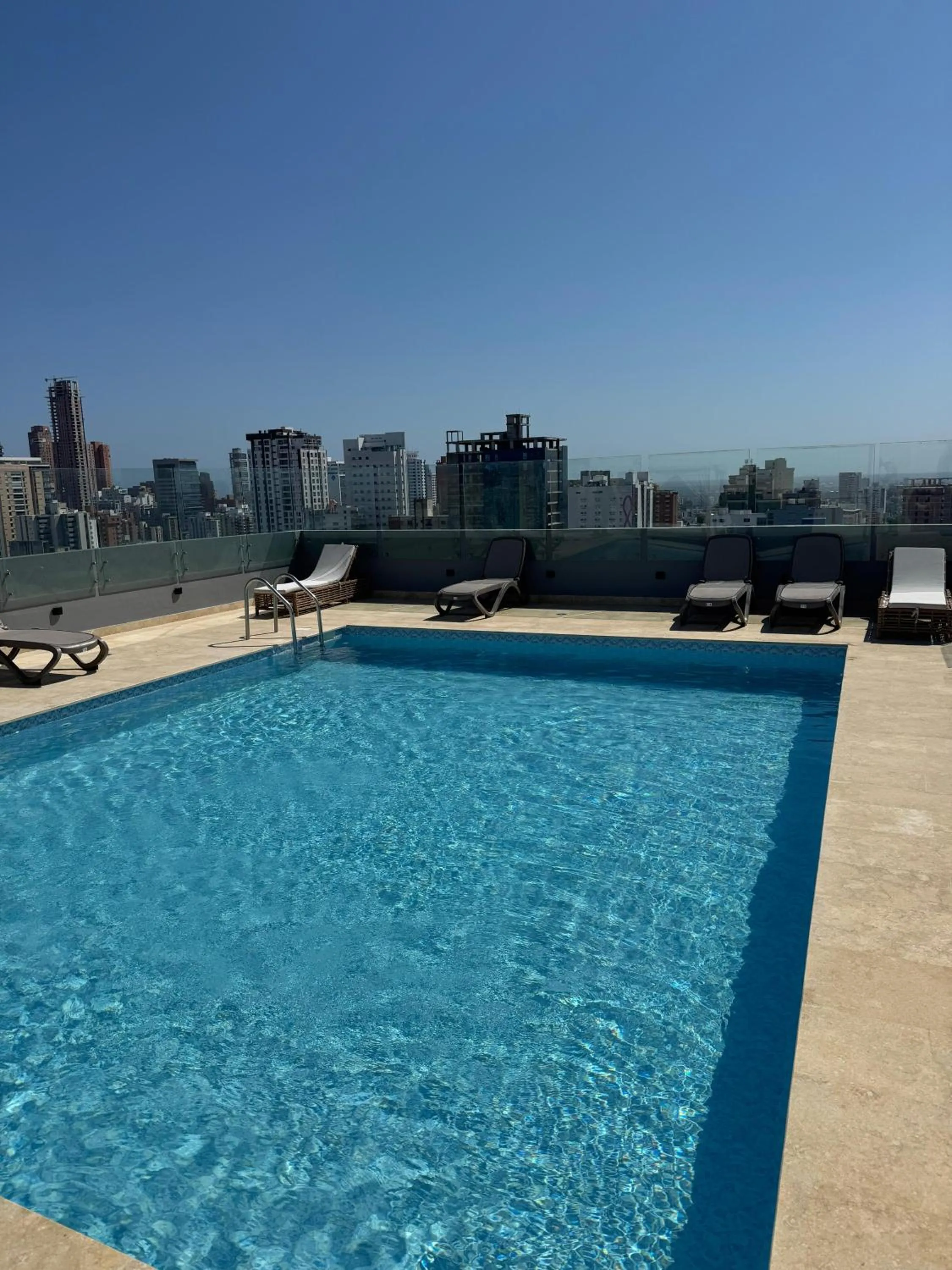 Swimming pool in Radisson Diamond Barranquilla