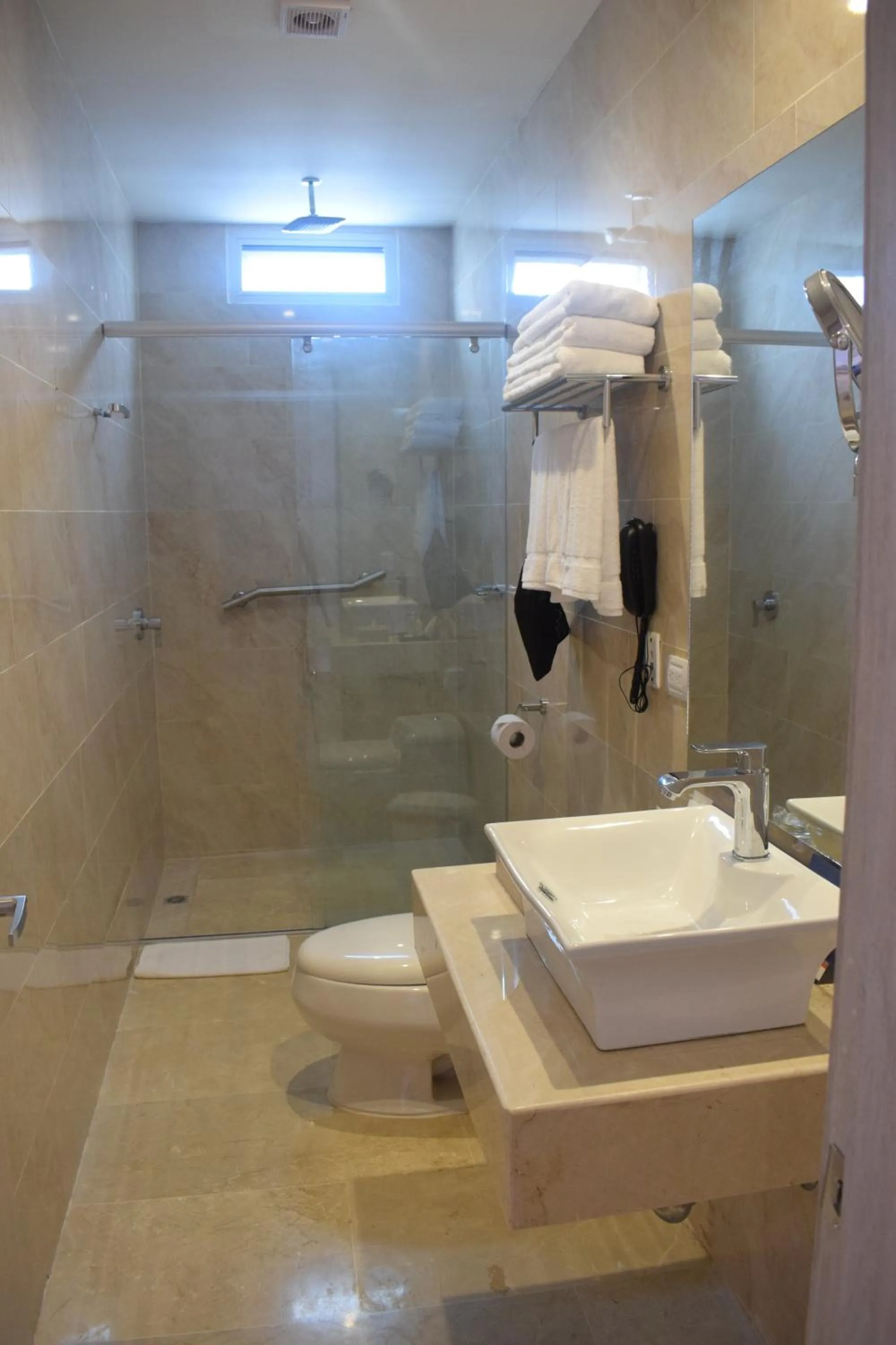 Bathroom in Radisson Diamond Barranquilla