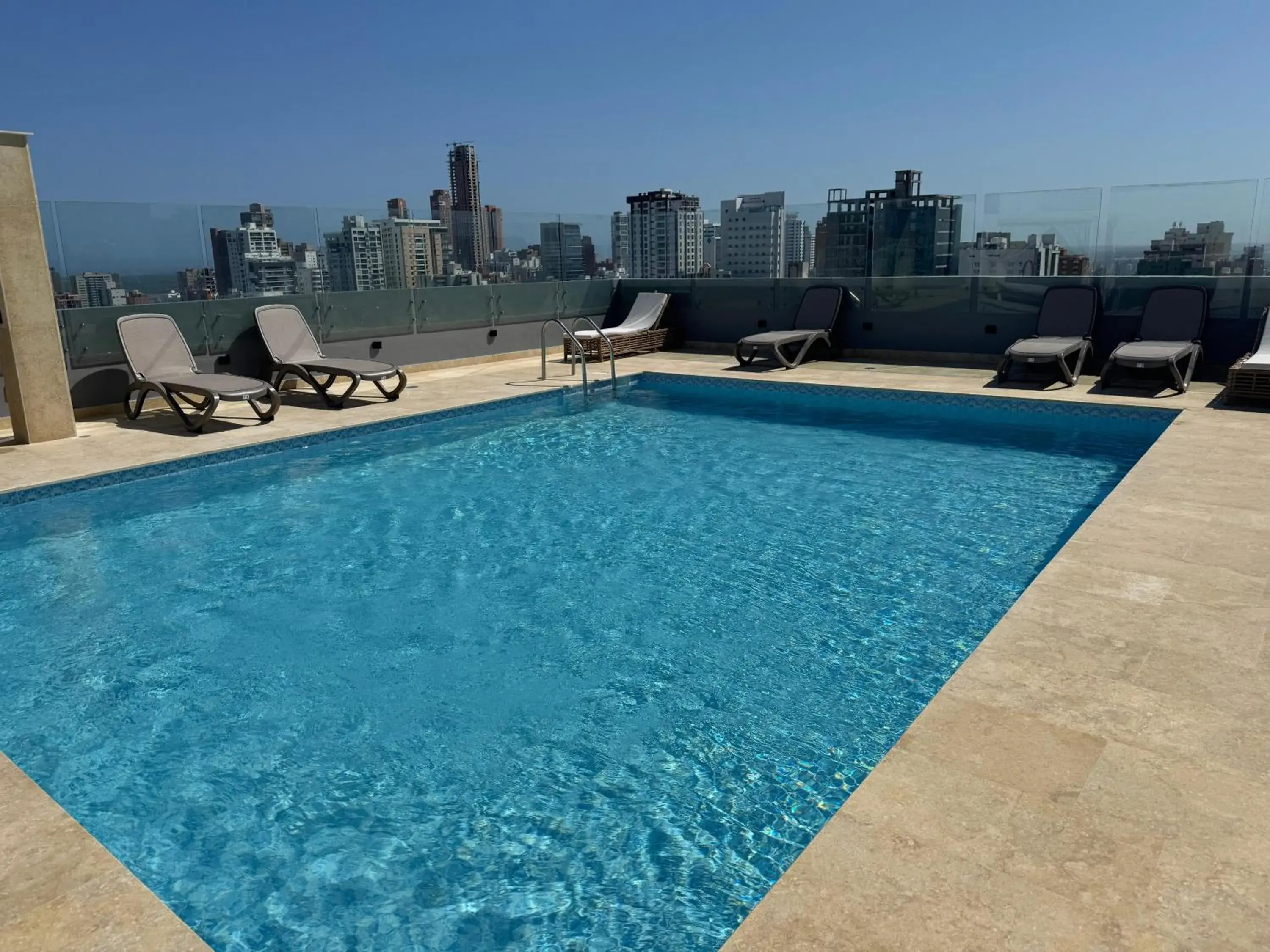 Swimming pool in Radisson Diamond Barranquilla Swimming pool in Radisson Diamond Barranquilla