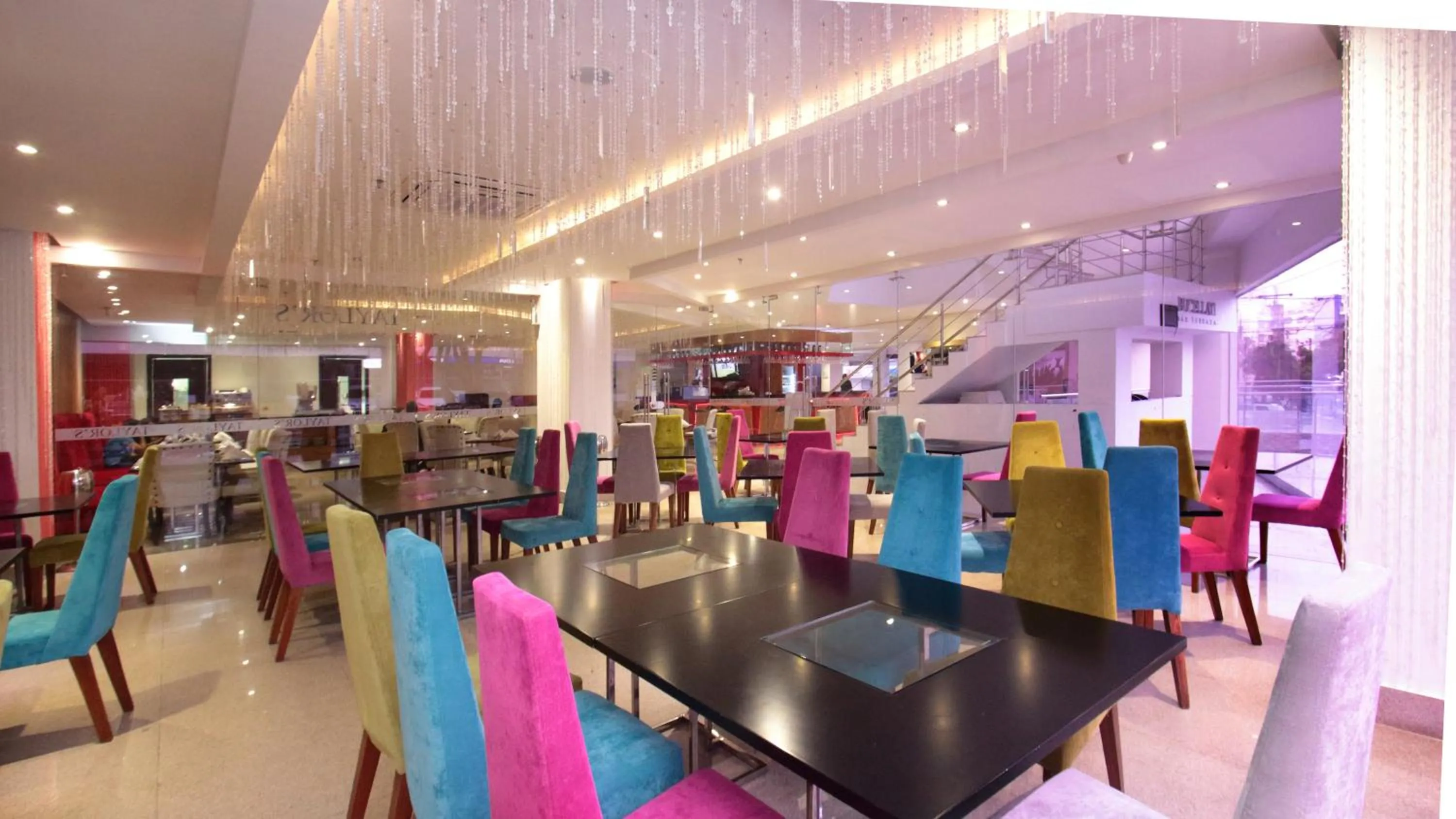 Restaurant/places to eat in Radisson Diamond Barranquilla