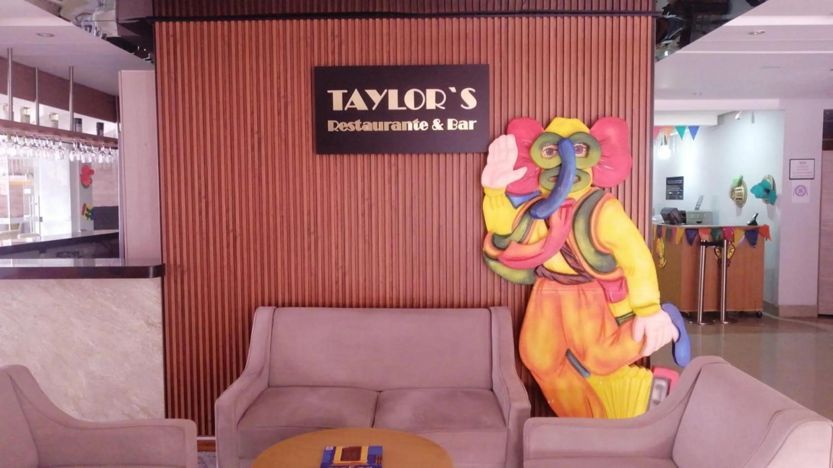 Lounge or bar in Radisson Diamond Barranquilla