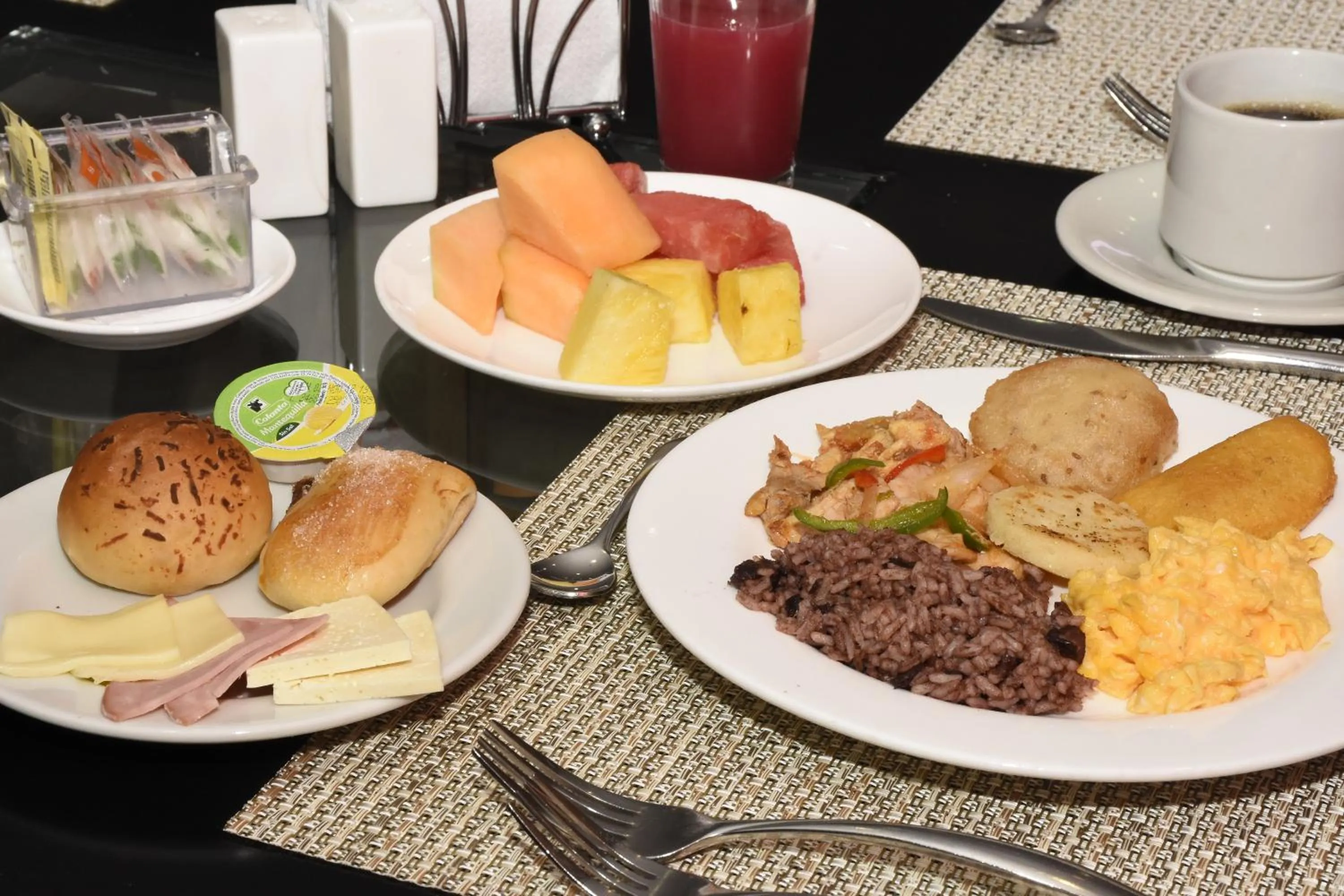 Buffet breakfast in Radisson Diamond Barranquilla