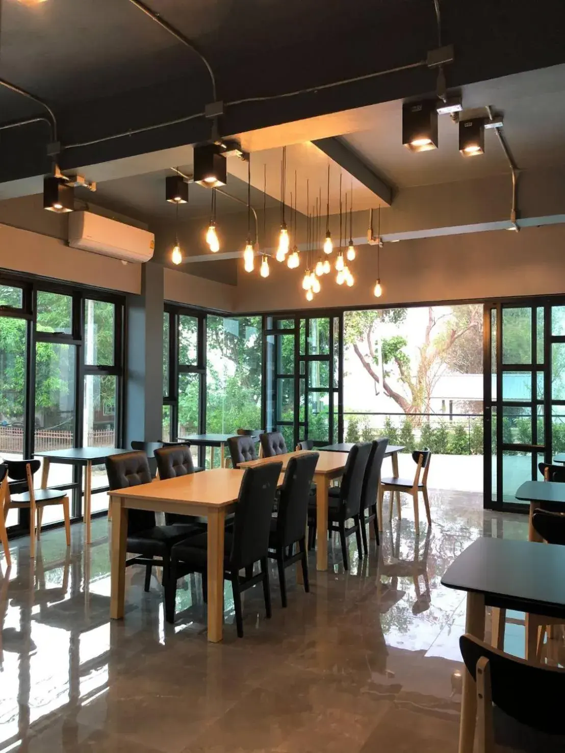 Restaurant/places to eat in ABIZZ Hotel KwanPhayao Restaurant/places to eat in ABIZZ Hotel KwanPhayao
