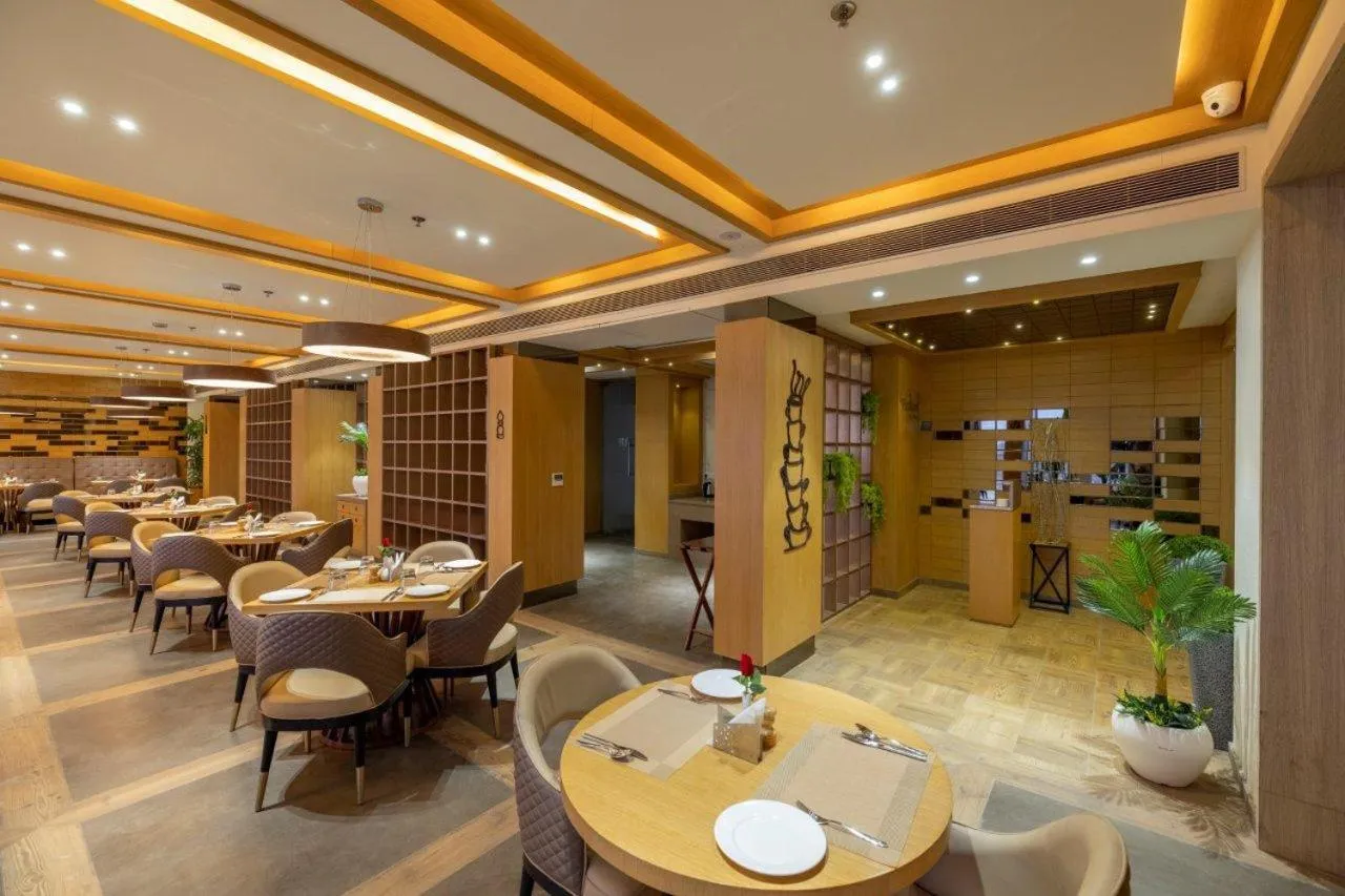 Restaurant/places to eat in Sarovar Portico Morbi