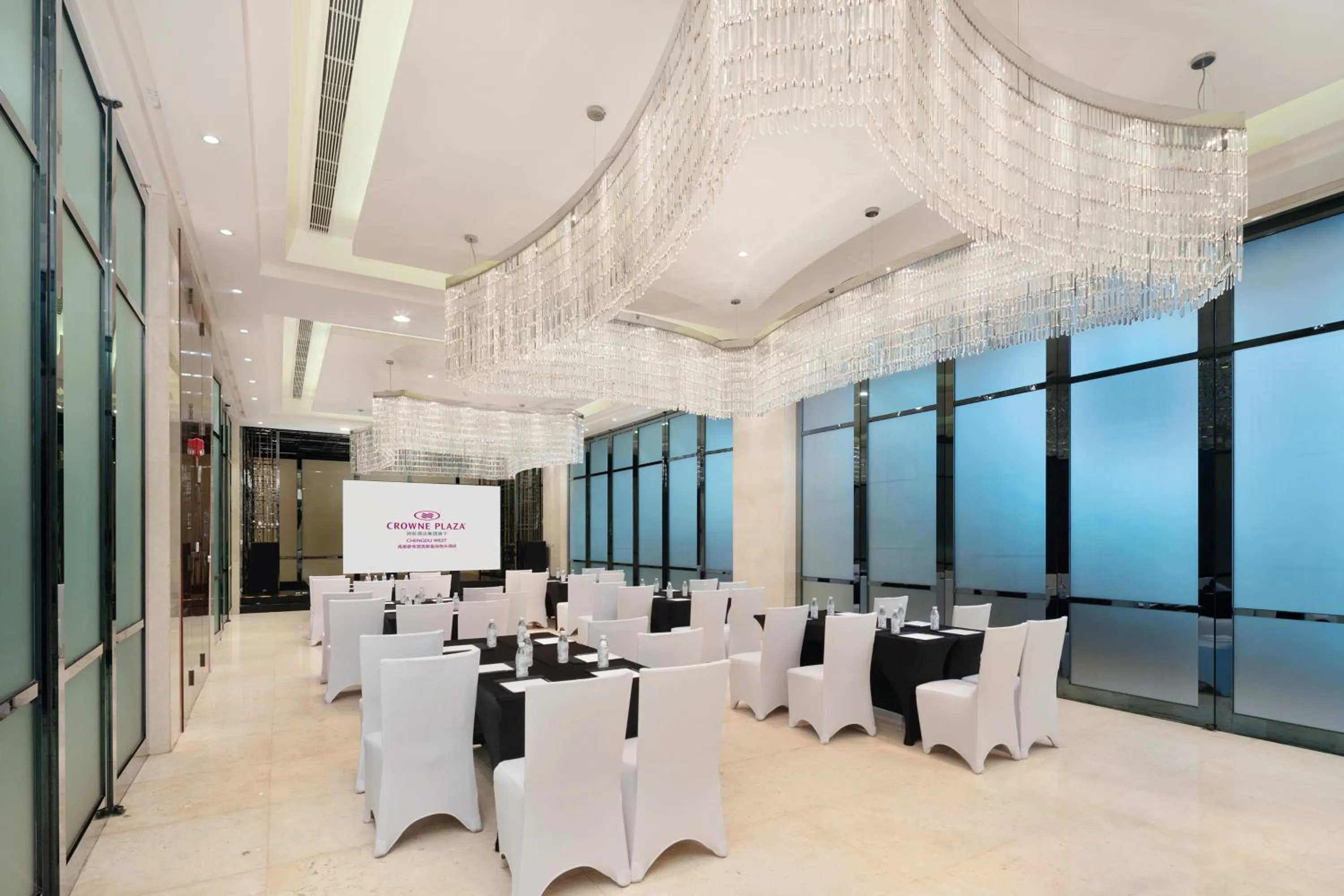 Meeting/conference room in Crowne Plaza Chengdu West by IHG