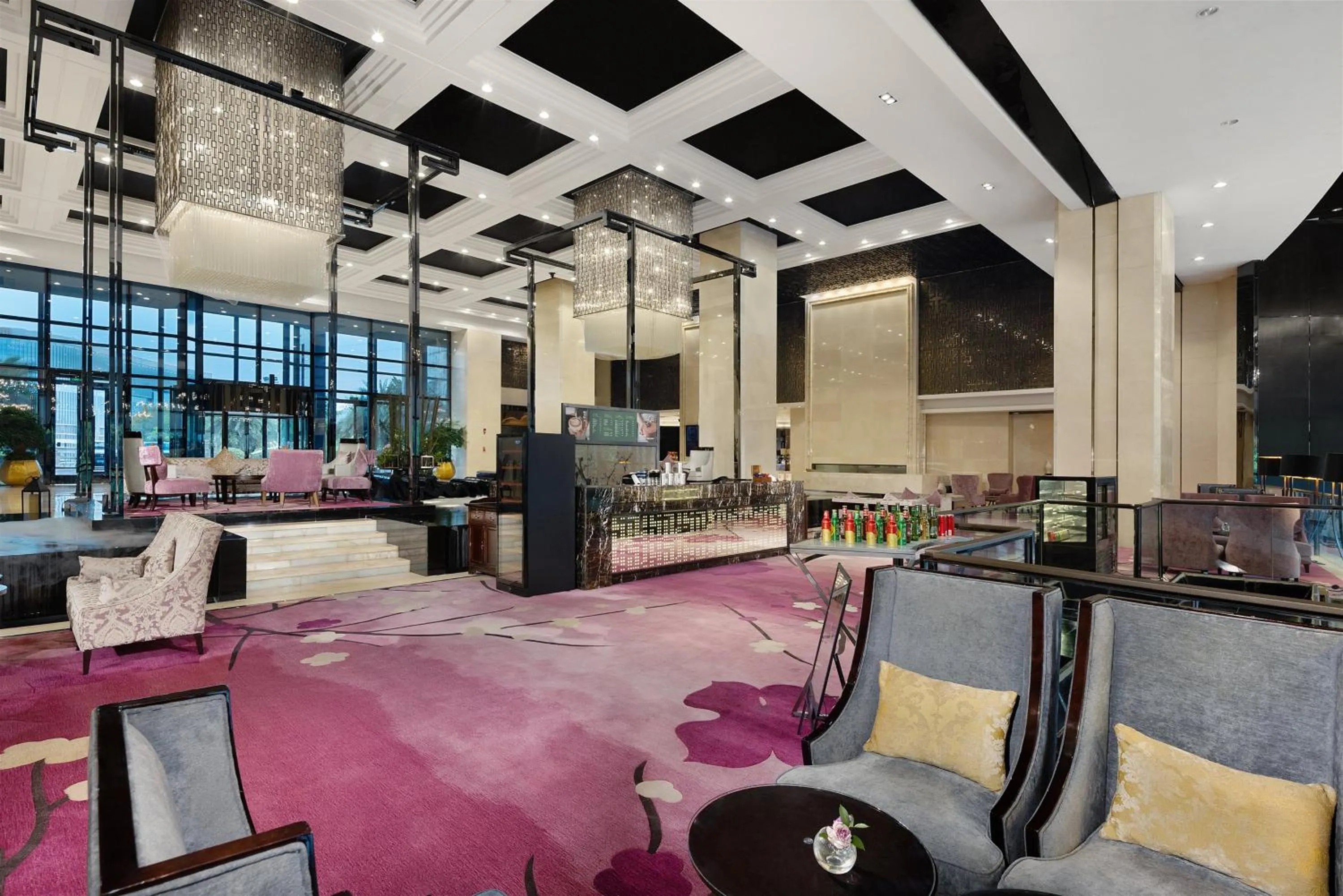 Lounge or bar in Crowne Plaza Chengdu West by IHG