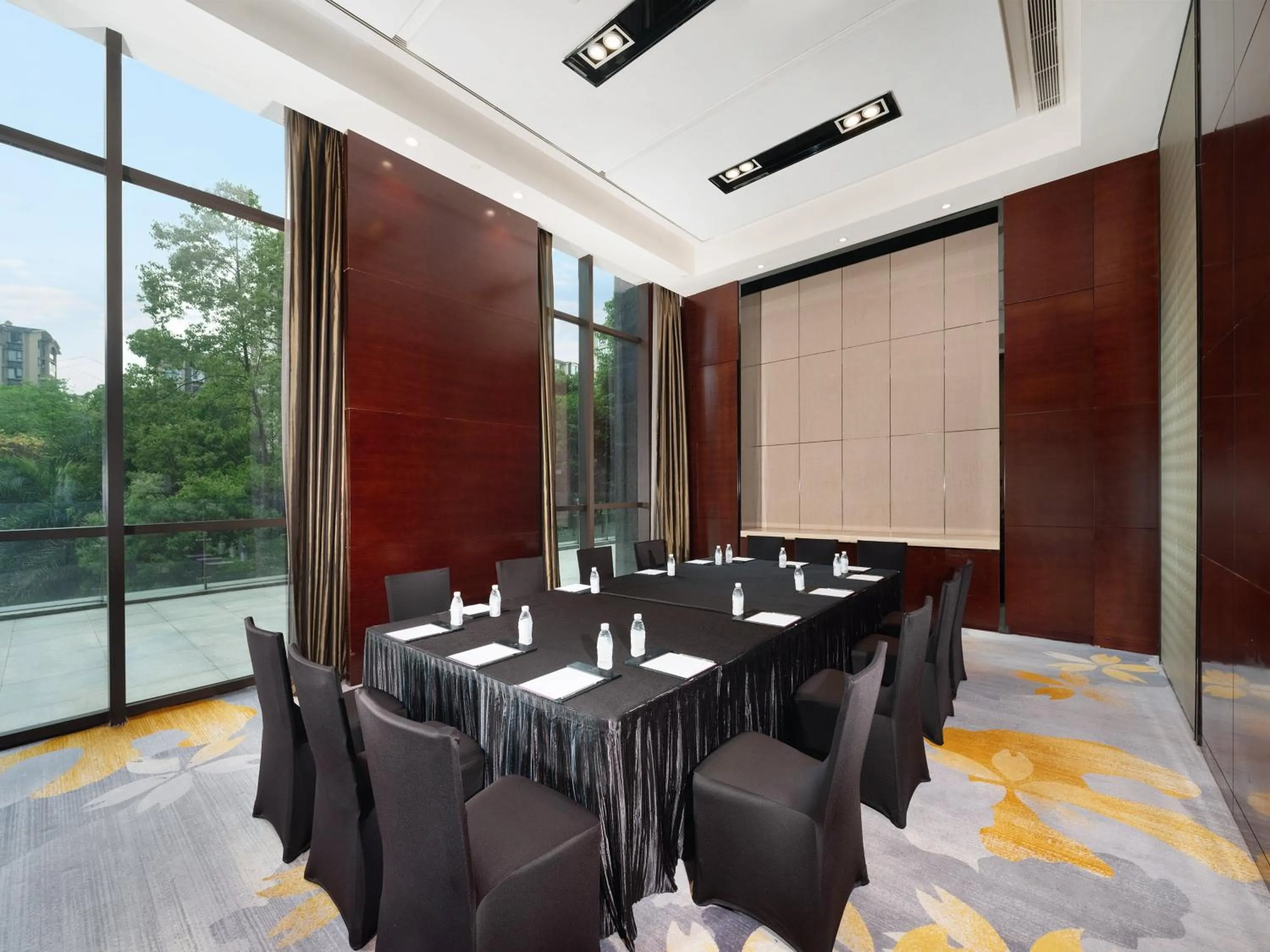 Meeting/conference room in Crowne Plaza Chengdu West by IHG