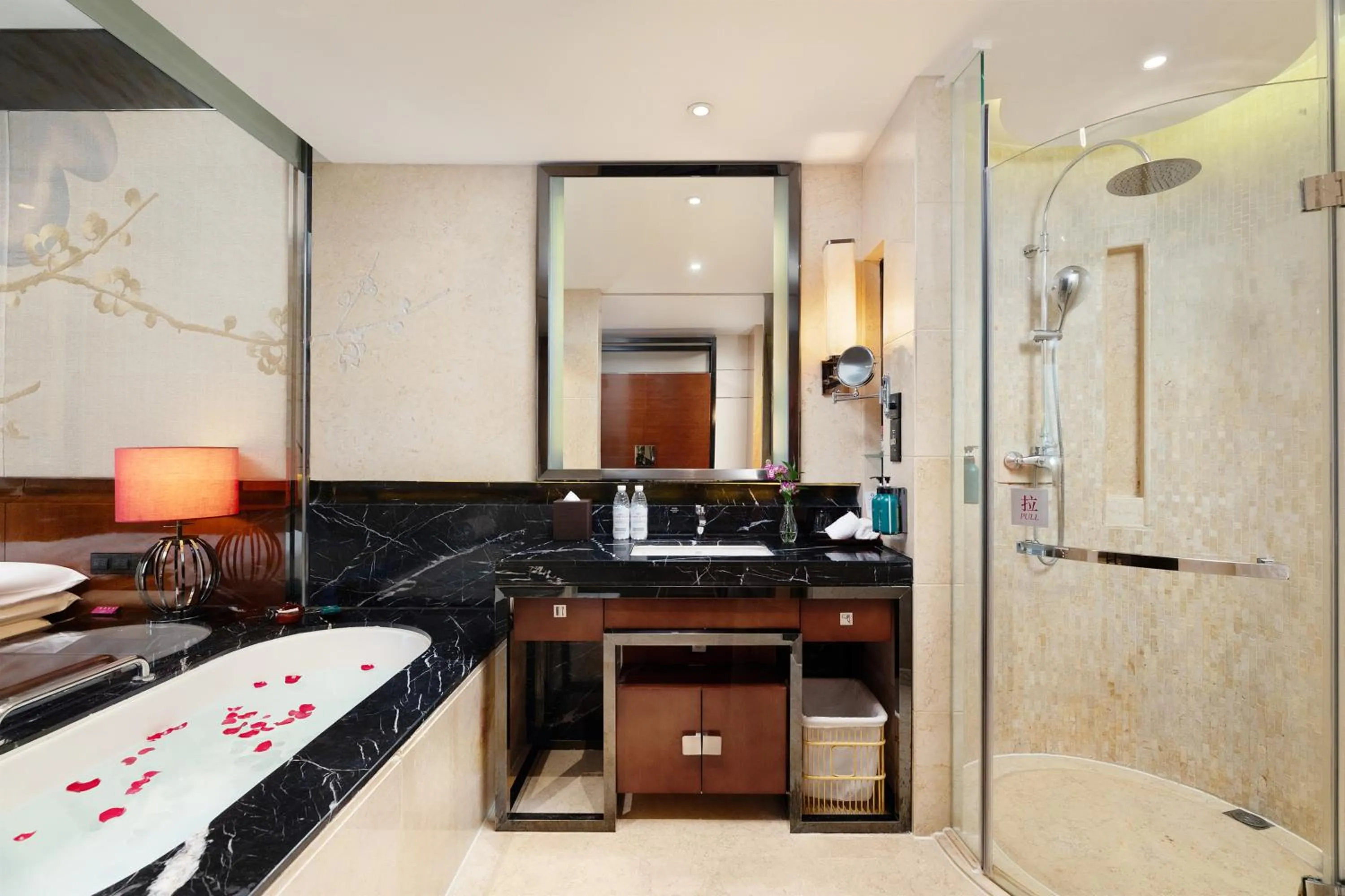 Shower in Crowne Plaza Chengdu West by IHG