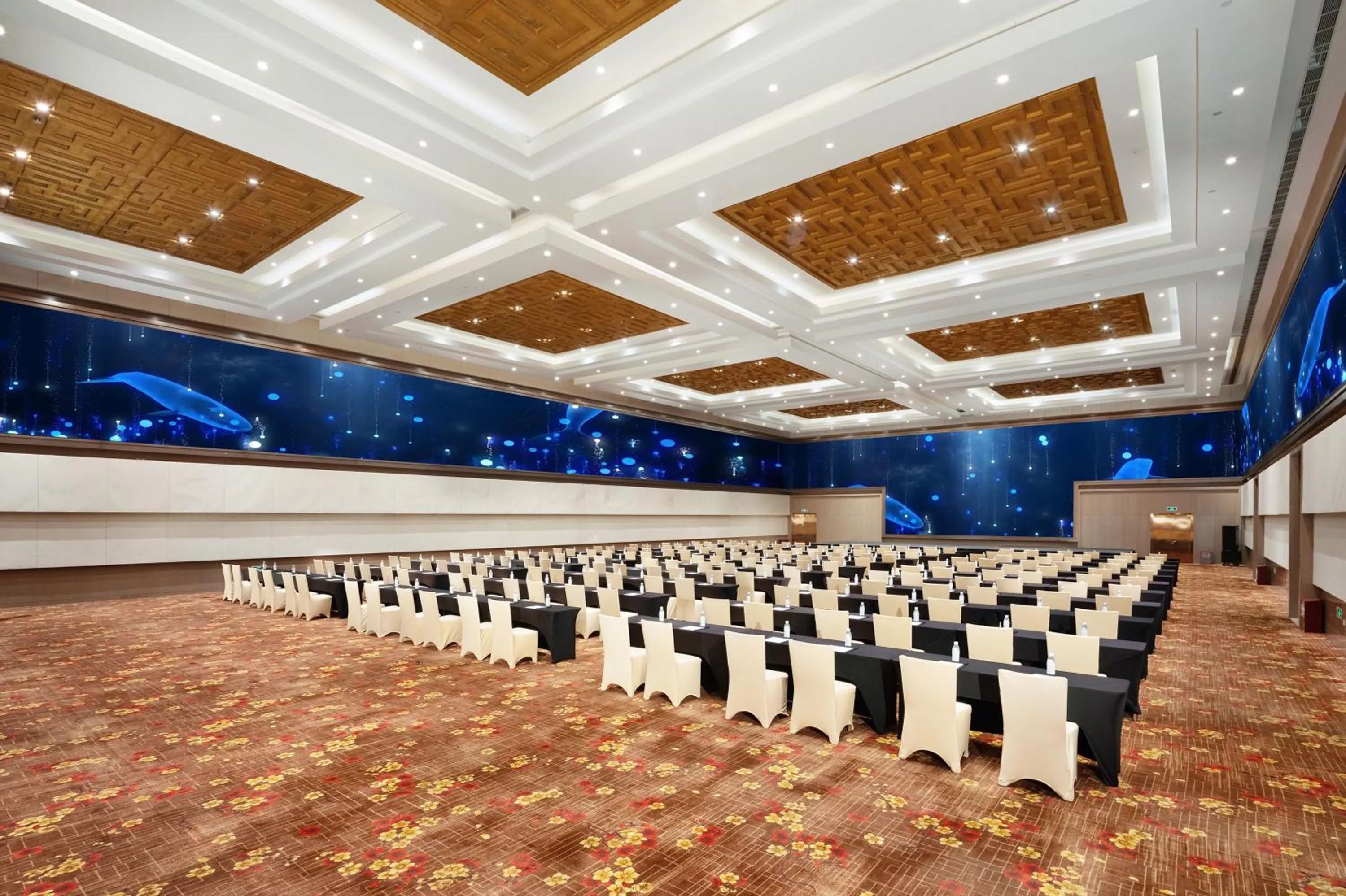 Meeting/conference room in Crowne Plaza Chengdu West by IHG