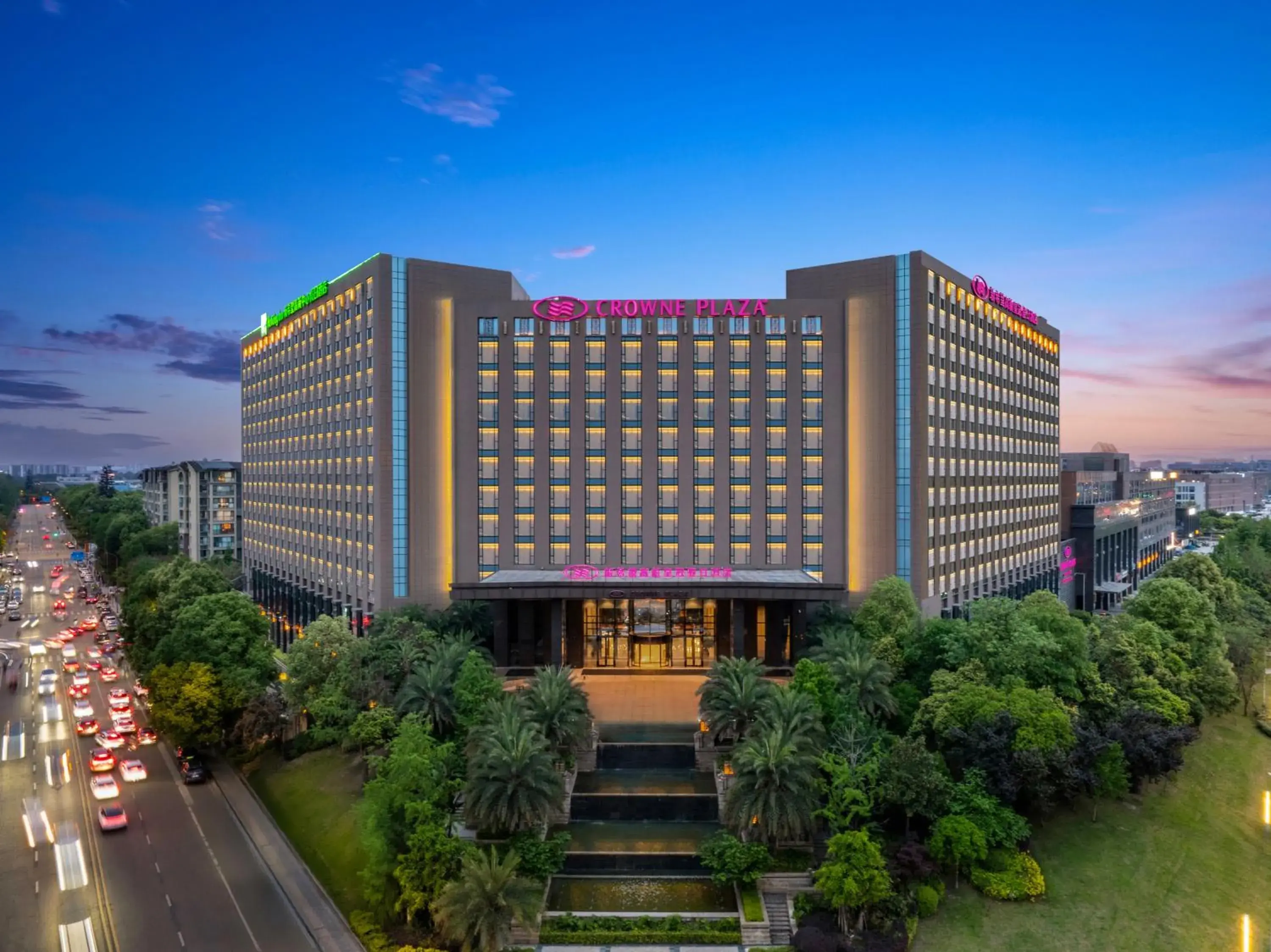 Property building in Crowne Plaza Chengdu West by IHG Property building in Crowne Plaza Chengdu West by IHG