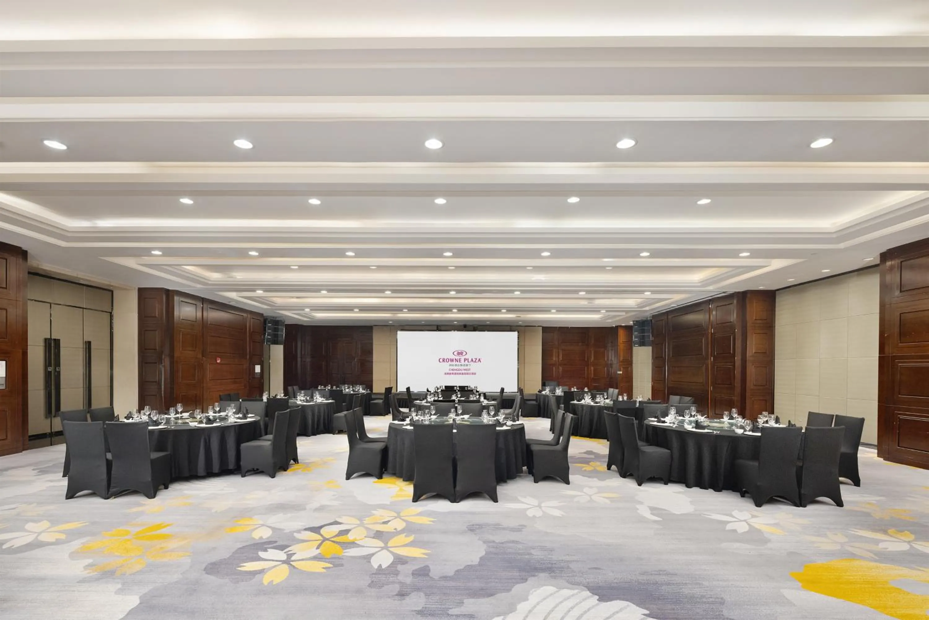 Meeting/conference room in Crowne Plaza Chengdu West by IHG