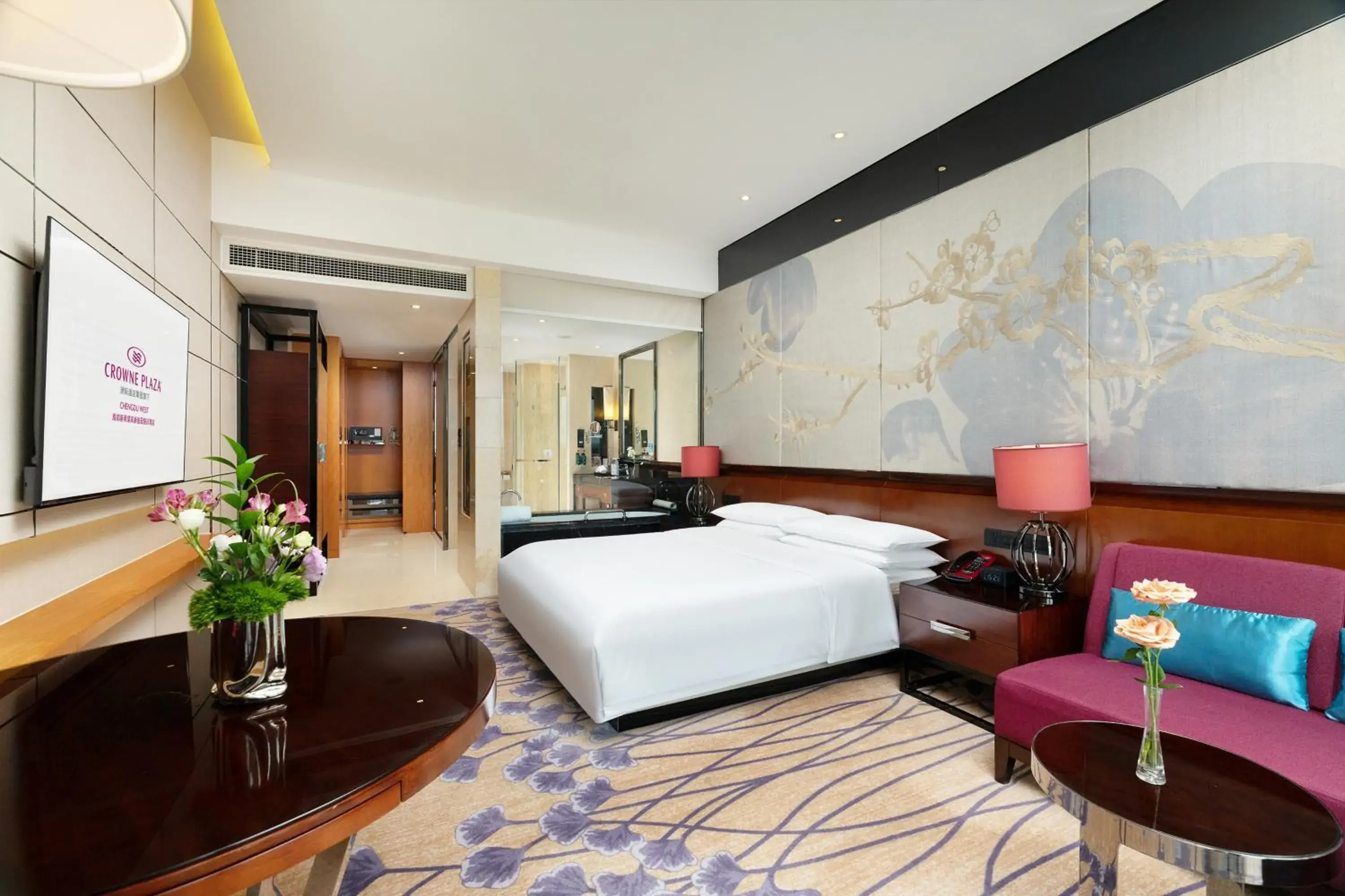 Bed in Crowne Plaza Chengdu West by IHG Bed in Crowne Plaza Chengdu West by IHG