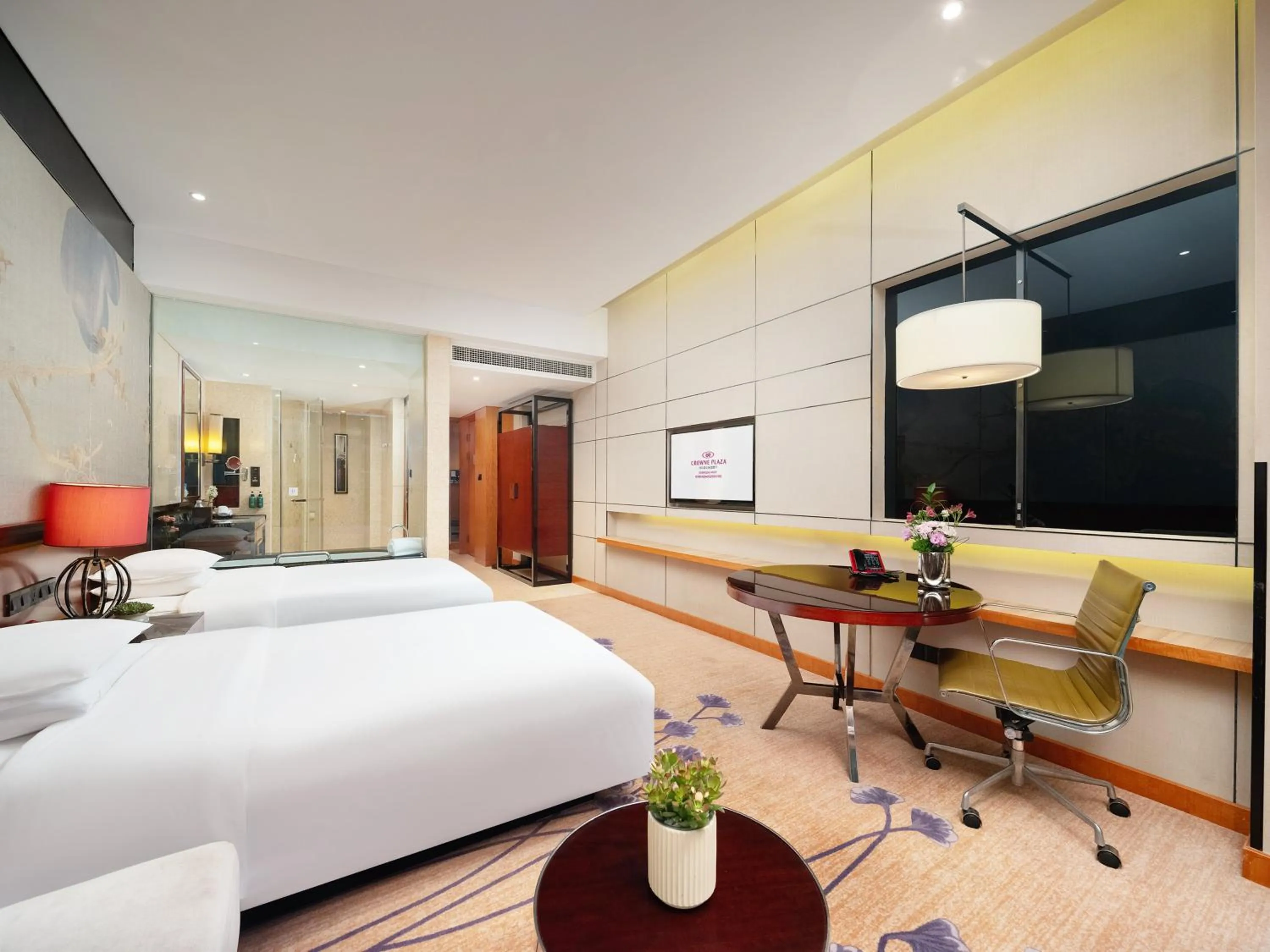 Photo of the whole room, Bed in Crowne Plaza Chengdu West by IHG