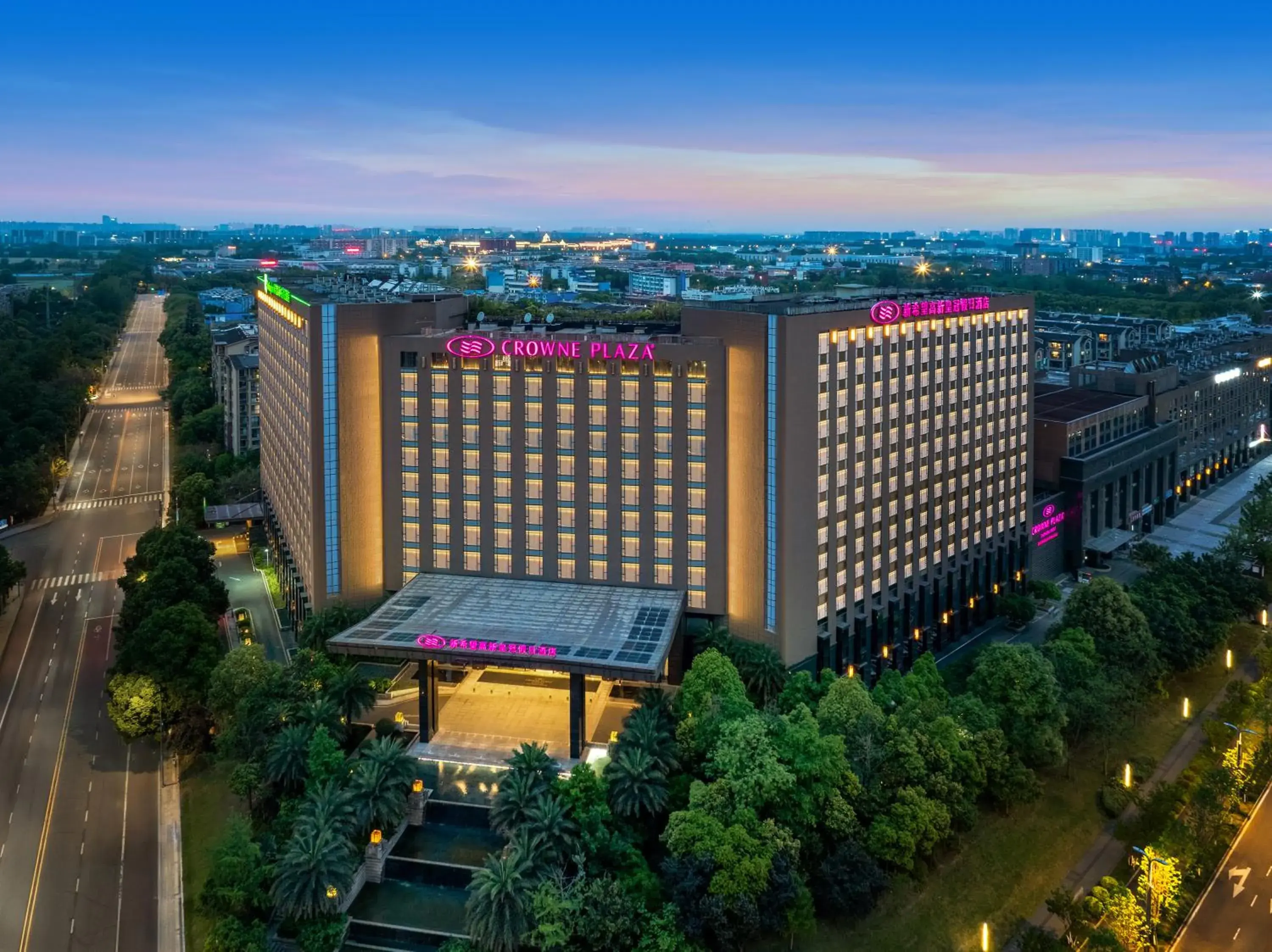 Property building in Crowne Plaza Chengdu West by IHG Property building in Crowne Plaza Chengdu West by IHG