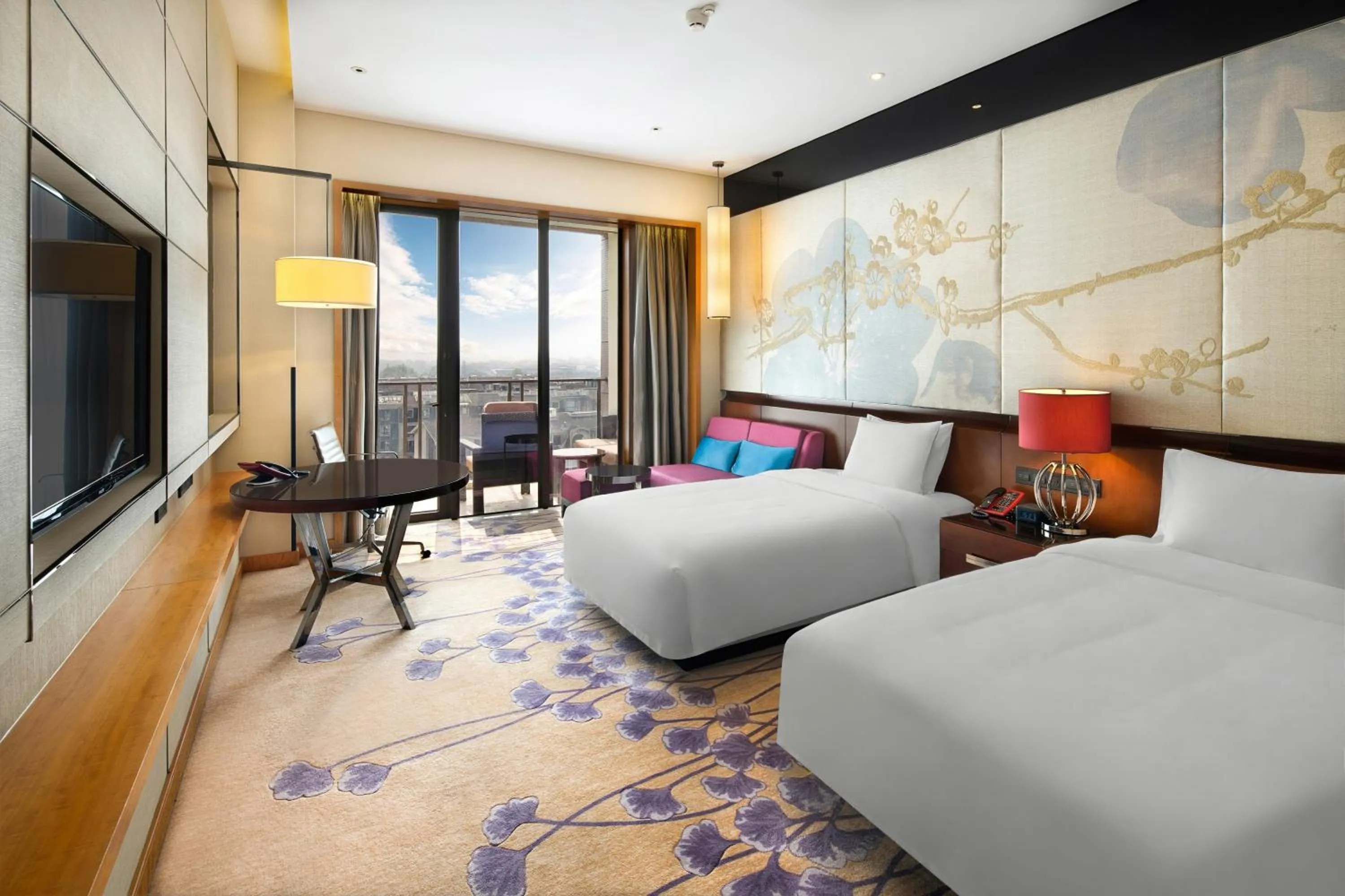 Photo of the whole room, Bed in Crowne Plaza Chengdu West by IHG