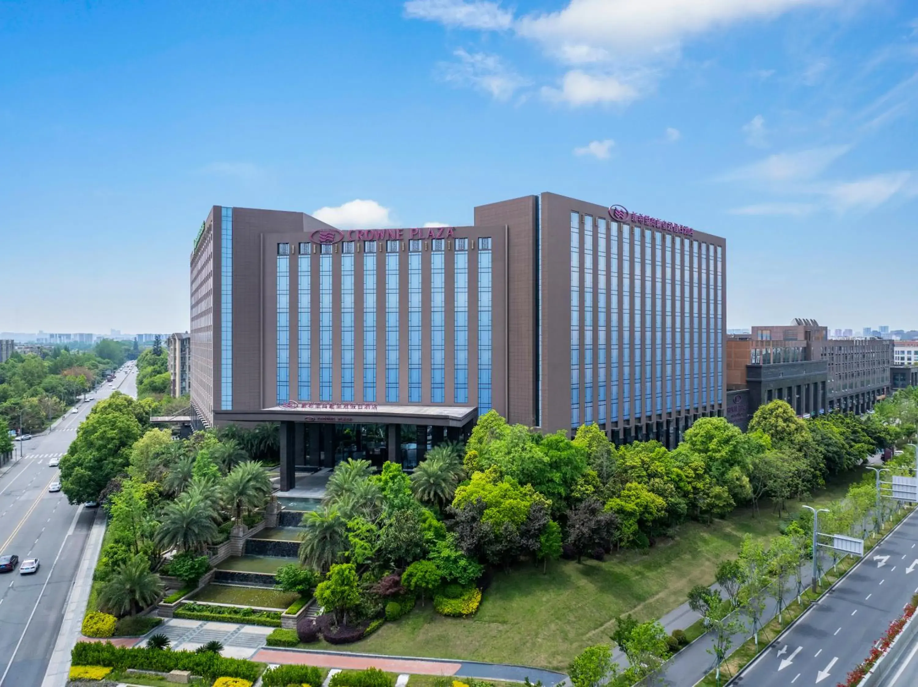 Property building in Crowne Plaza Chengdu West by IHG Property building in Crowne Plaza Chengdu West by IHG