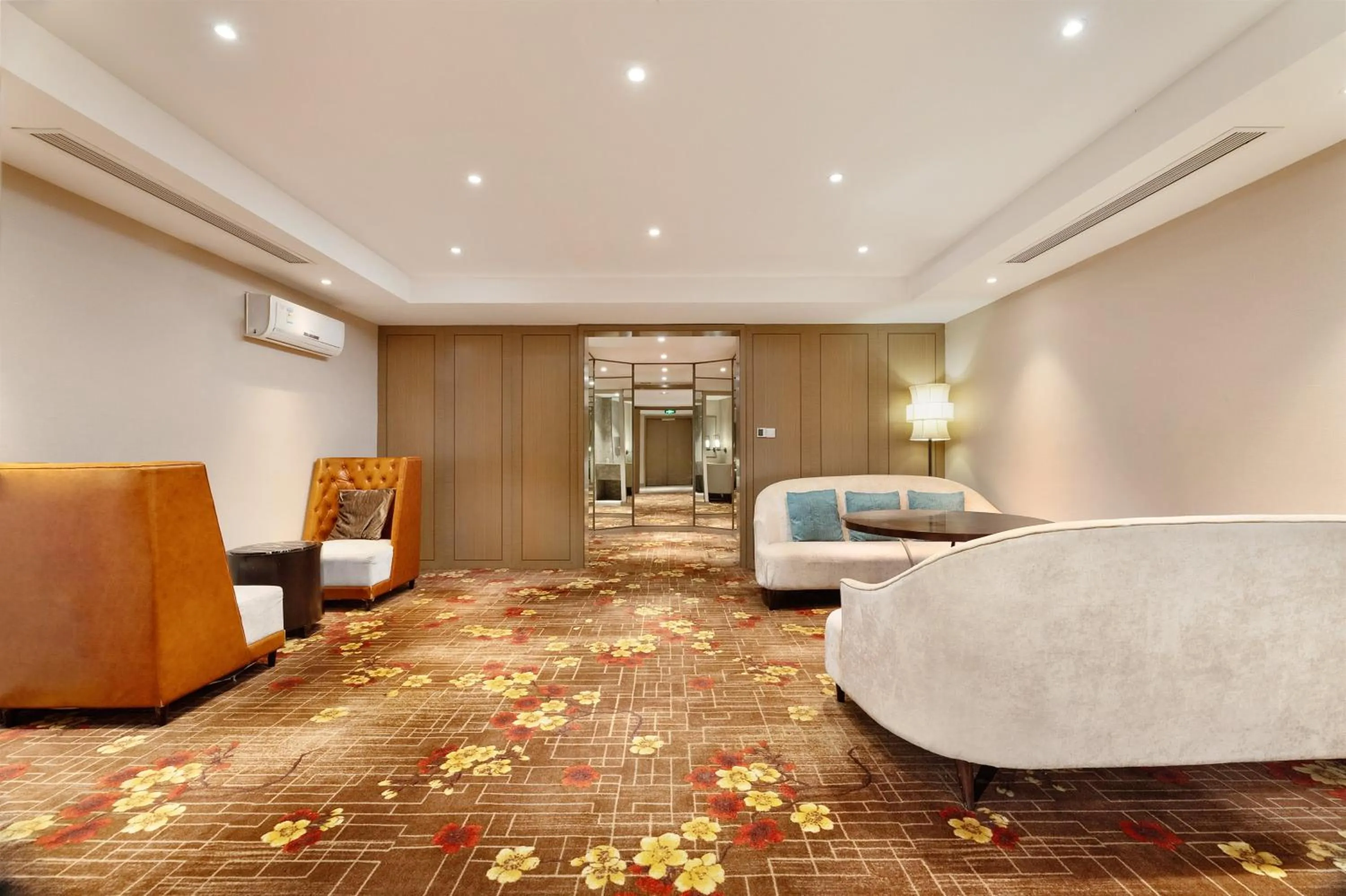 Meeting/conference room in Crowne Plaza Chengdu West by IHG