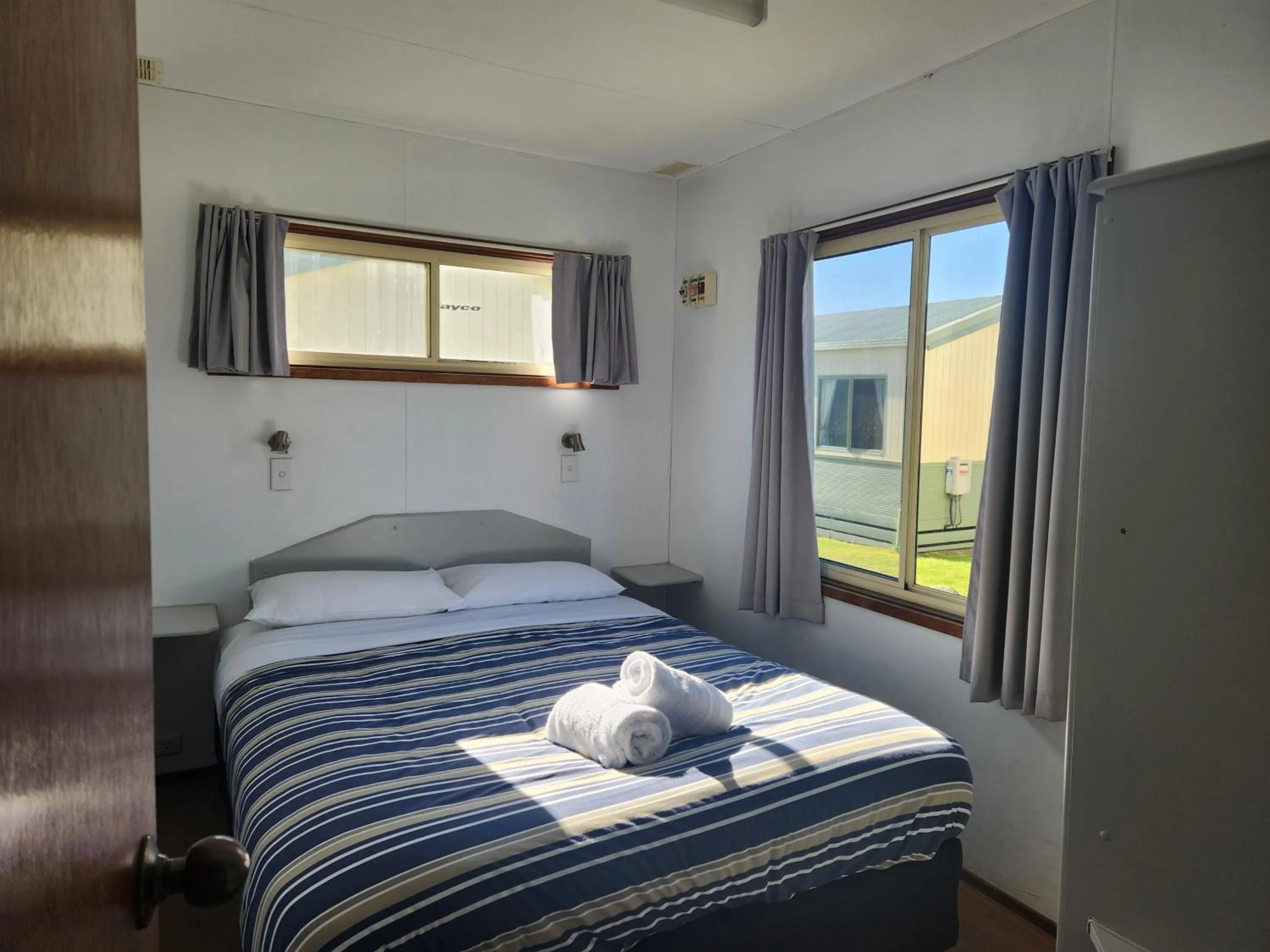 Bedroom, Bed in Eden Gateway Holiday Park