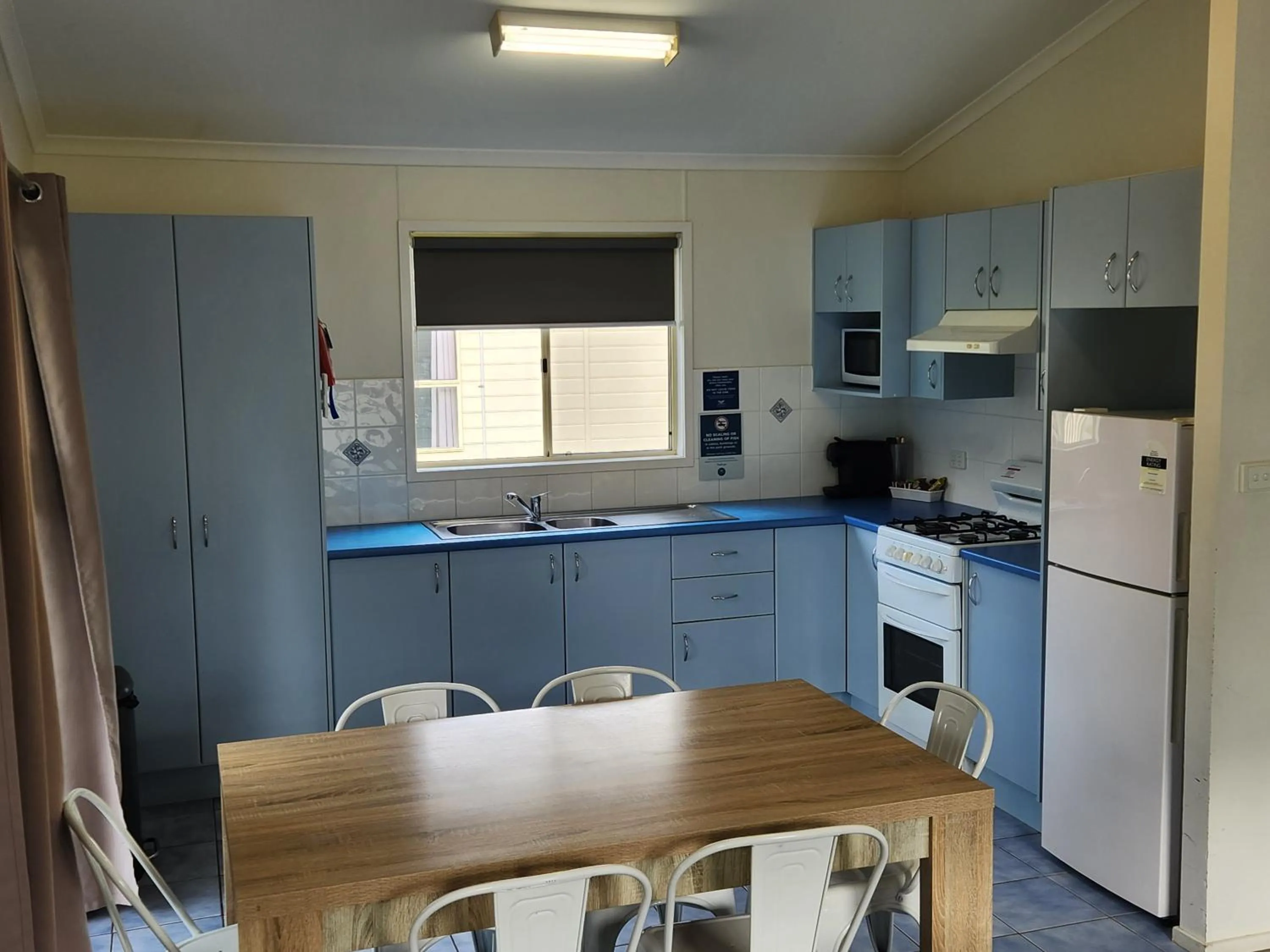 Kitchen or kitchenette in Eden Gateway Holiday Park