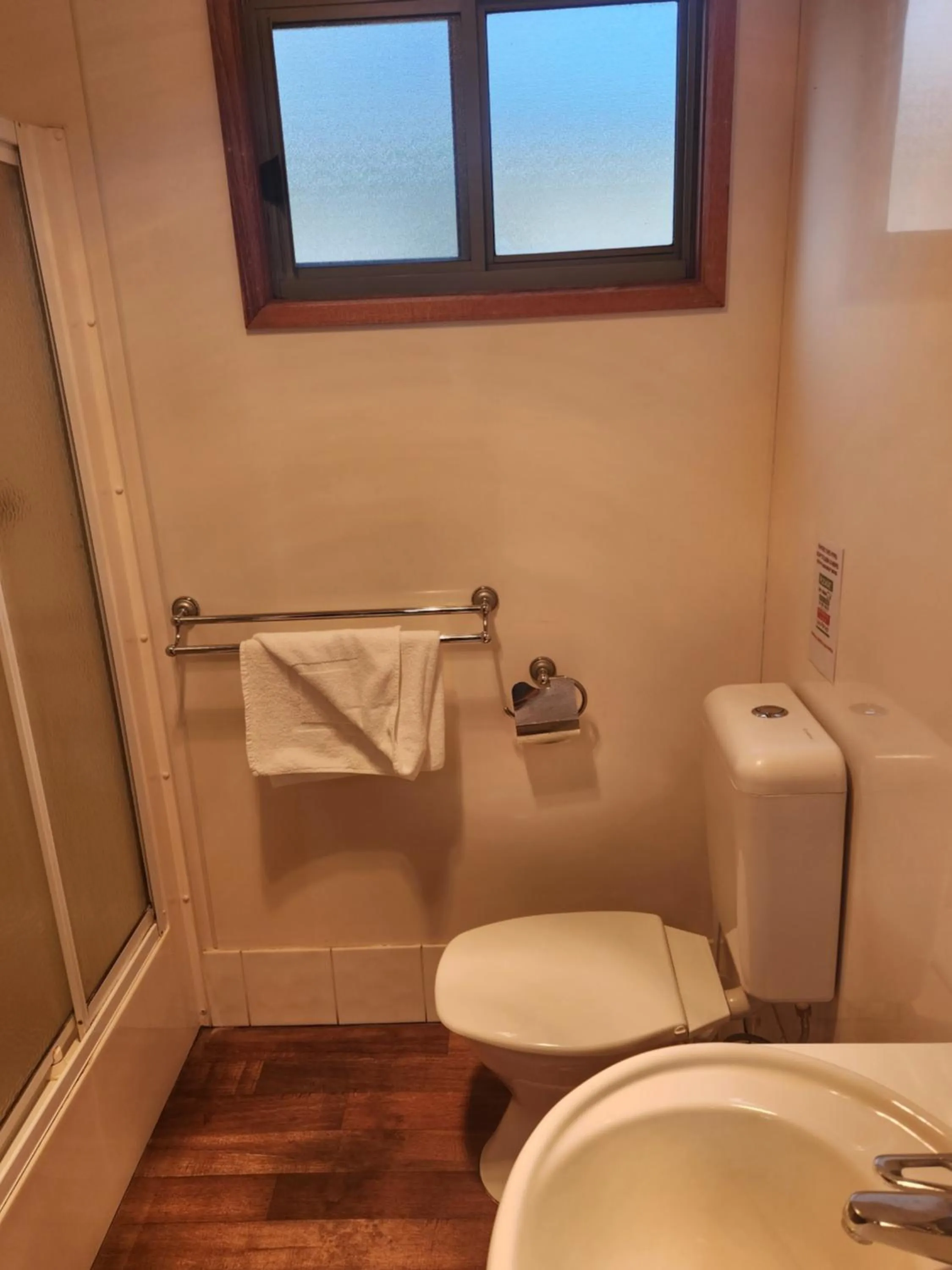 Toilet in Eden Gateway Holiday Park