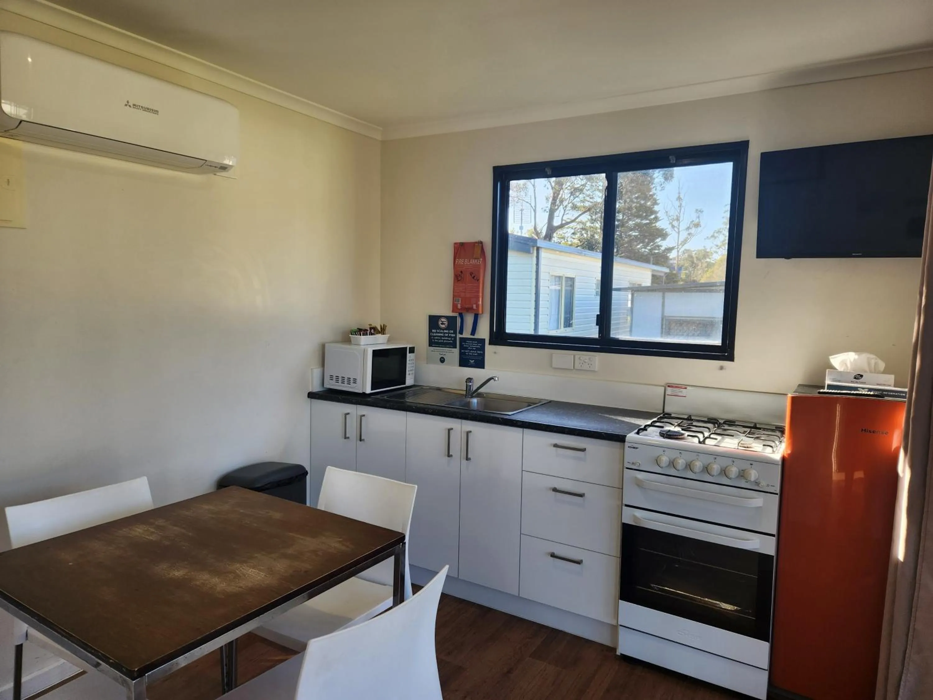 Kitchen or kitchenette in Eden Gateway Holiday Park