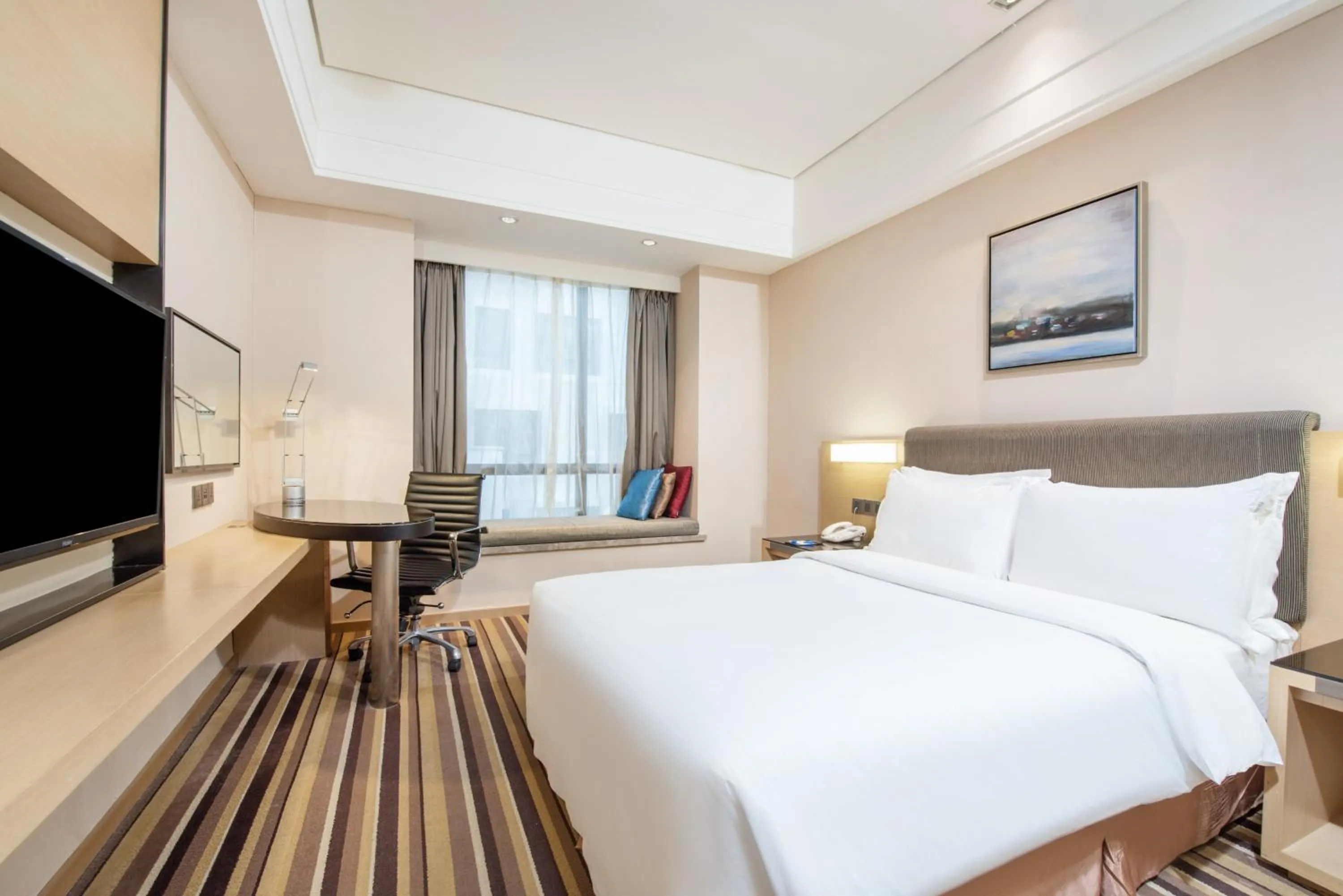 Photo of the whole room, Bed in Holiday Inn Express Shenyang Golden Corridor by IHG