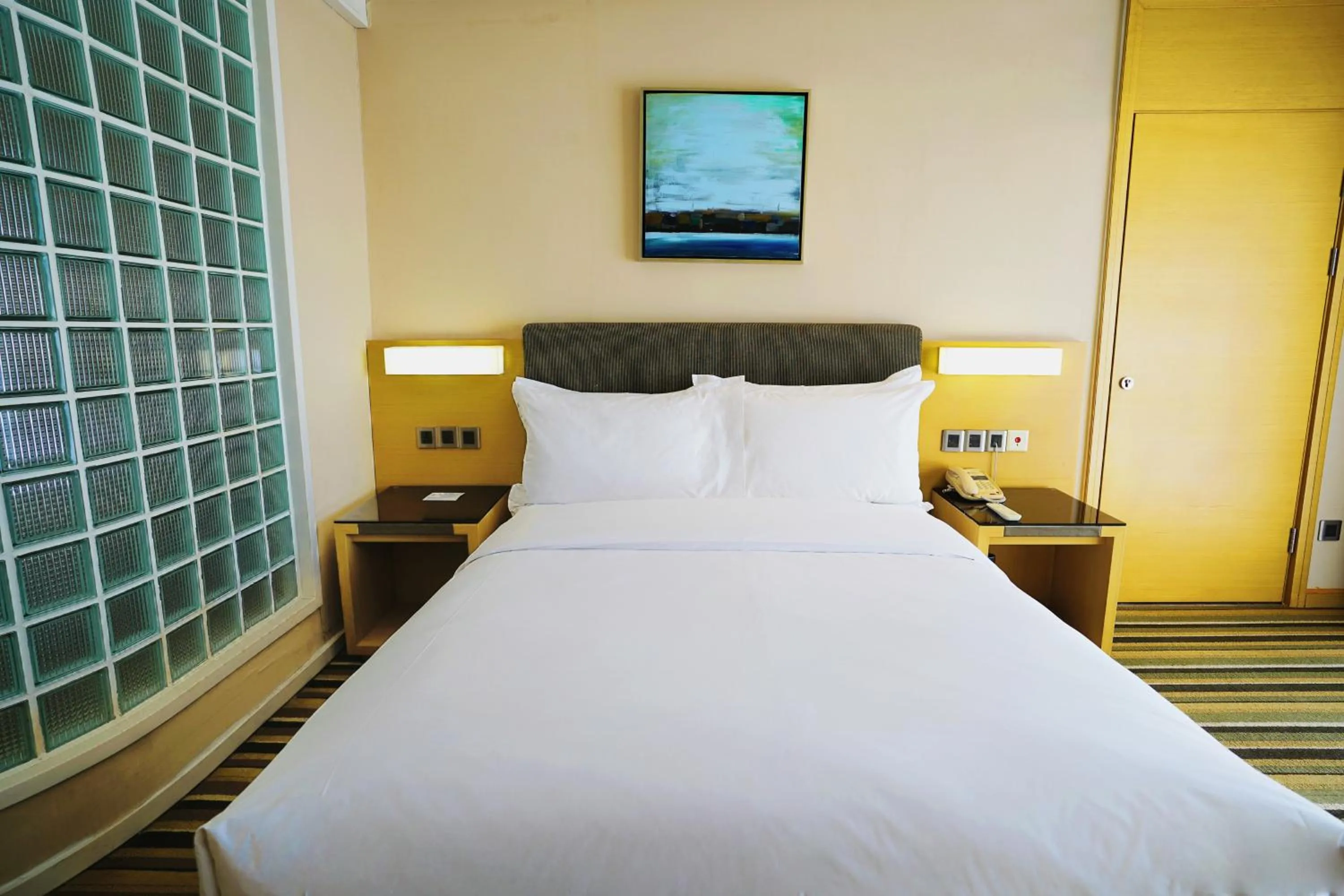 Bed in Holiday Inn Express Shenyang Golden Corridor by IHG